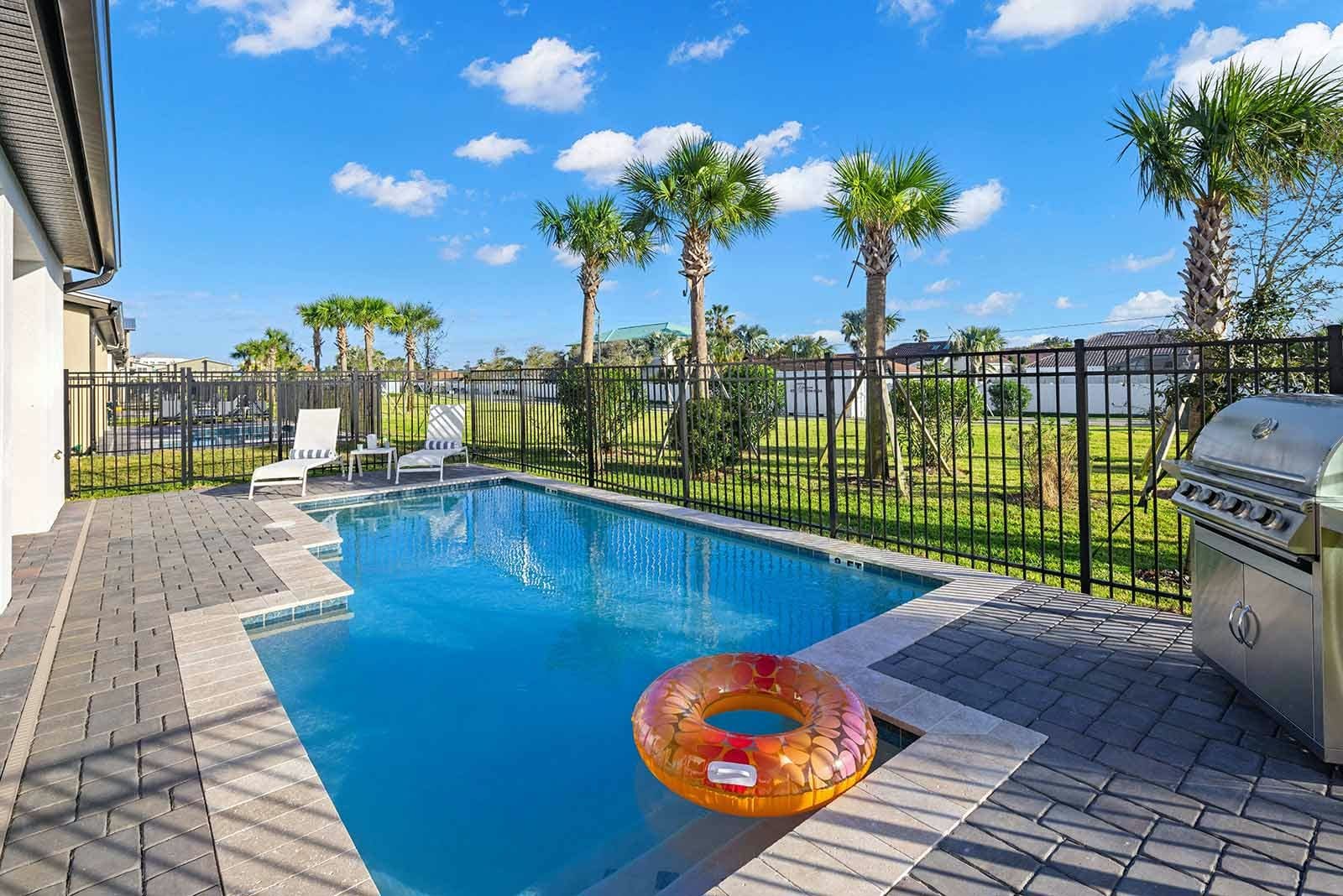 Villa Azurine Egmont Florida: Spacious 5-Bedroom Villa with Pool and Seaview, Brevard County