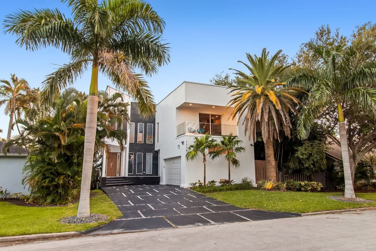 House Sabal Hollywood: Luxury 4-Bedroom Villa with Pool and Sea Views, Hollywood