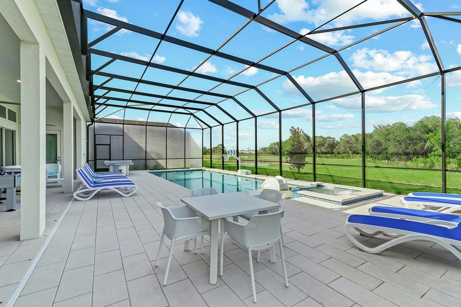 Villa Levante Pinecraft Florida: Luxurious 12-Bedroom Villa with Private Pool and Gym, Polk County