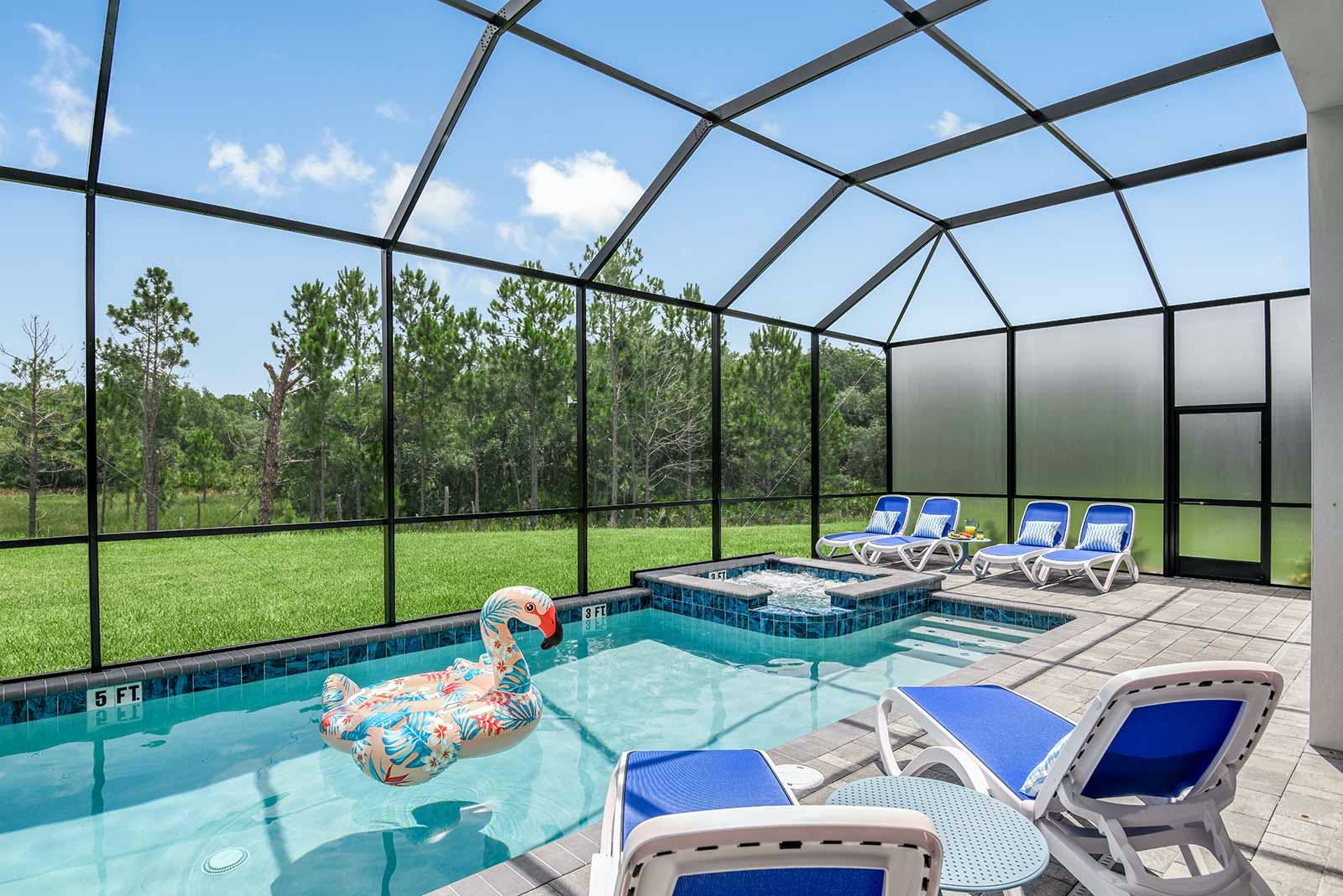 House Sabal Polk Florida 4: Luxury 6-Bedroom Apartment with Pool and Gym Access, Polk County
