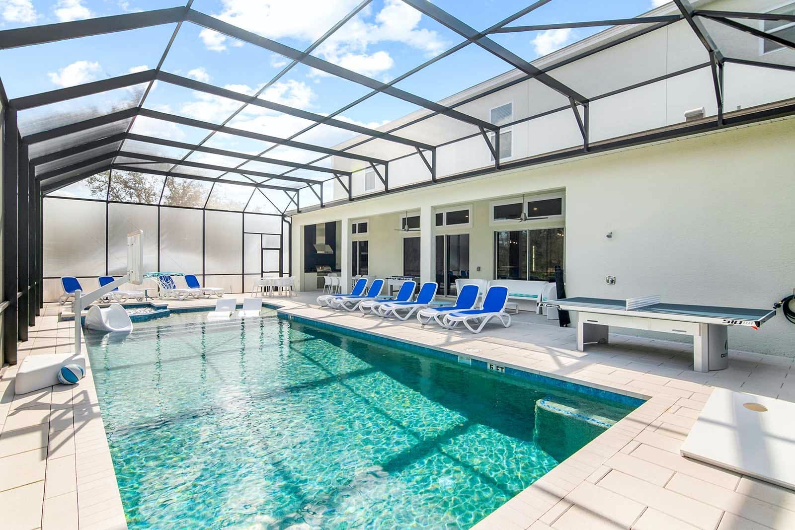 Villa Safran Canaveral Florida: Expansive 11-Bedroom Luxury Villa with Pool and Tennis Court, Polk County