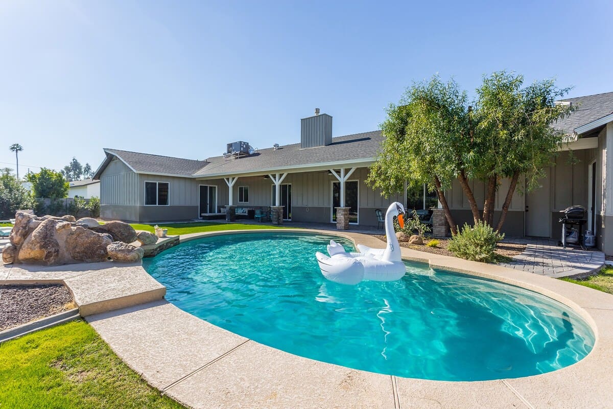 Villa Boreas McDowell Scottsdale: Luxury 6-Bedroom Apartment with Pool, Scottsdale