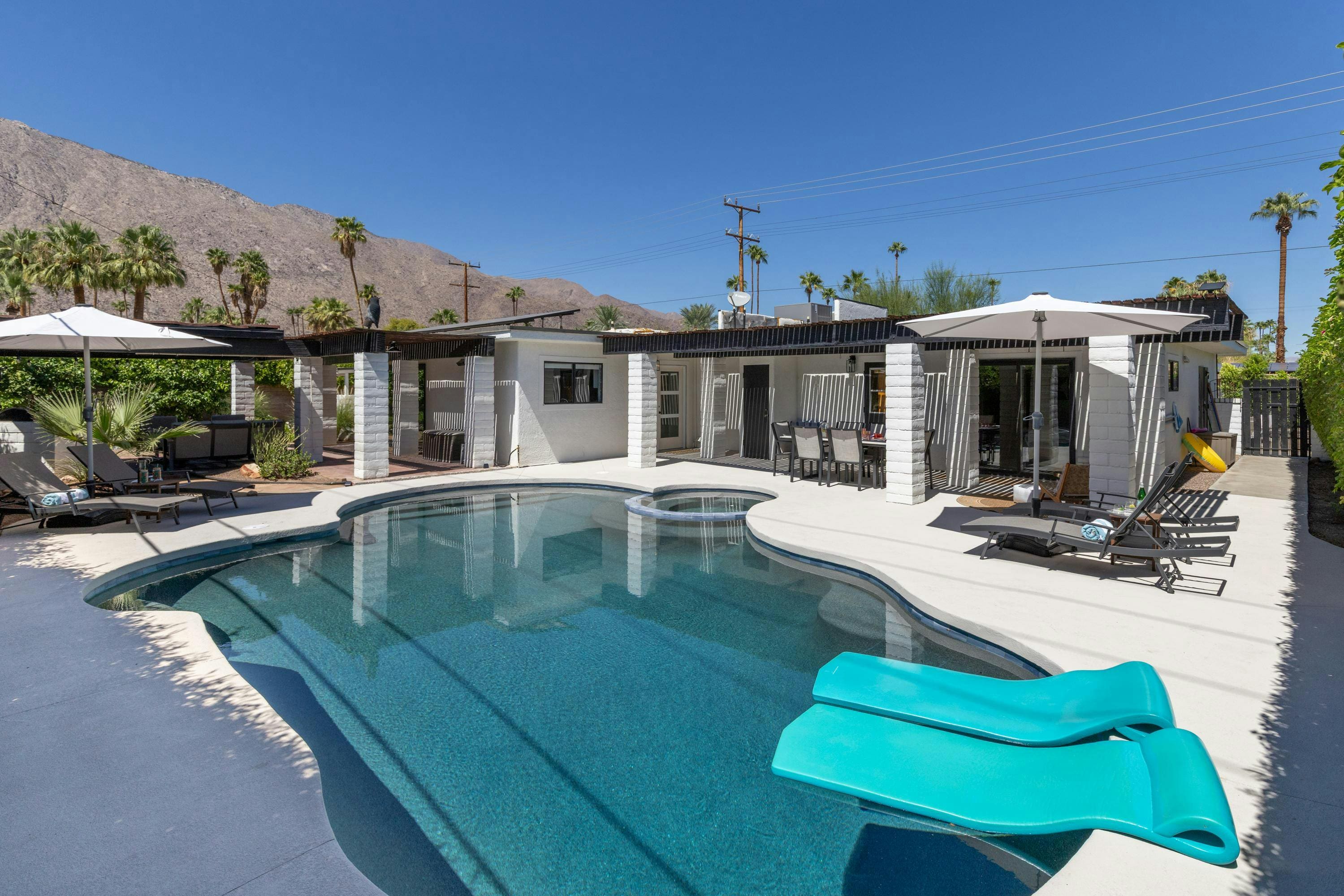 Villa Poente Tahquitz Palm Springs: Luxury 3-Bedroom House with Pool and Hot Tub, Palm Springs