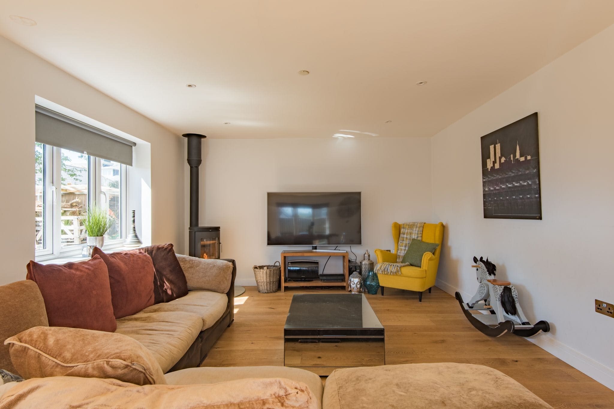 House Sandown Deal: Spacious 4-Bedroom Apartment with Seaview and Family Garden, Deal