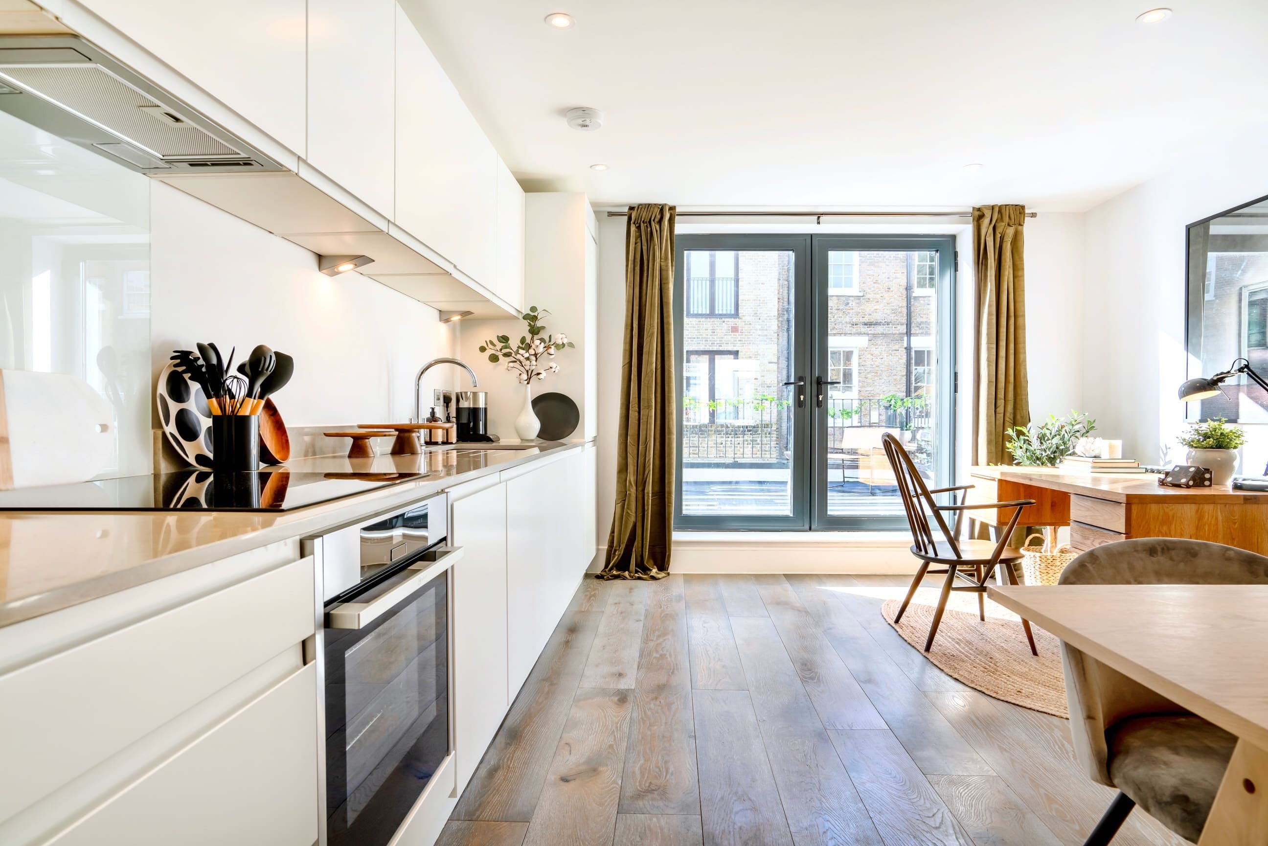 House Serjeants Holborn: Stylish 2-Bedroom Apartment Rental with Balcony in Holborn London