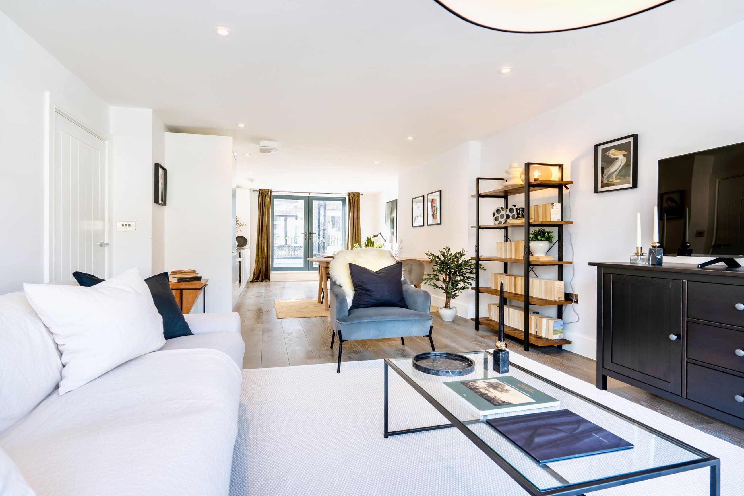 House Serjeants Holborn: Stylish 2-Bedroom Apartment Rental with Balcony in Holborn London