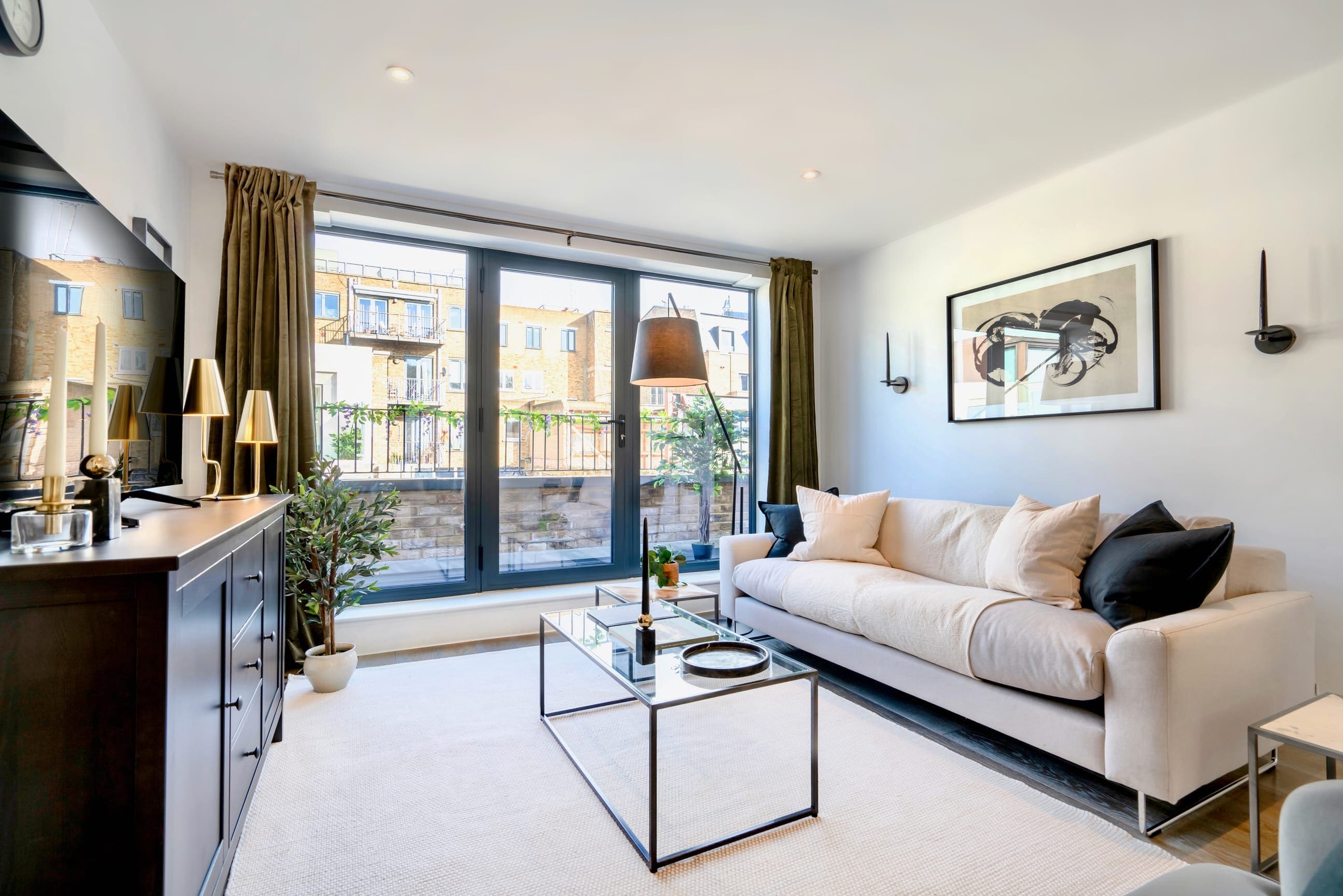 House Serjeants Holborn: Stylish 2-Bedroom Apartment Rental with Balcony in Holborn London