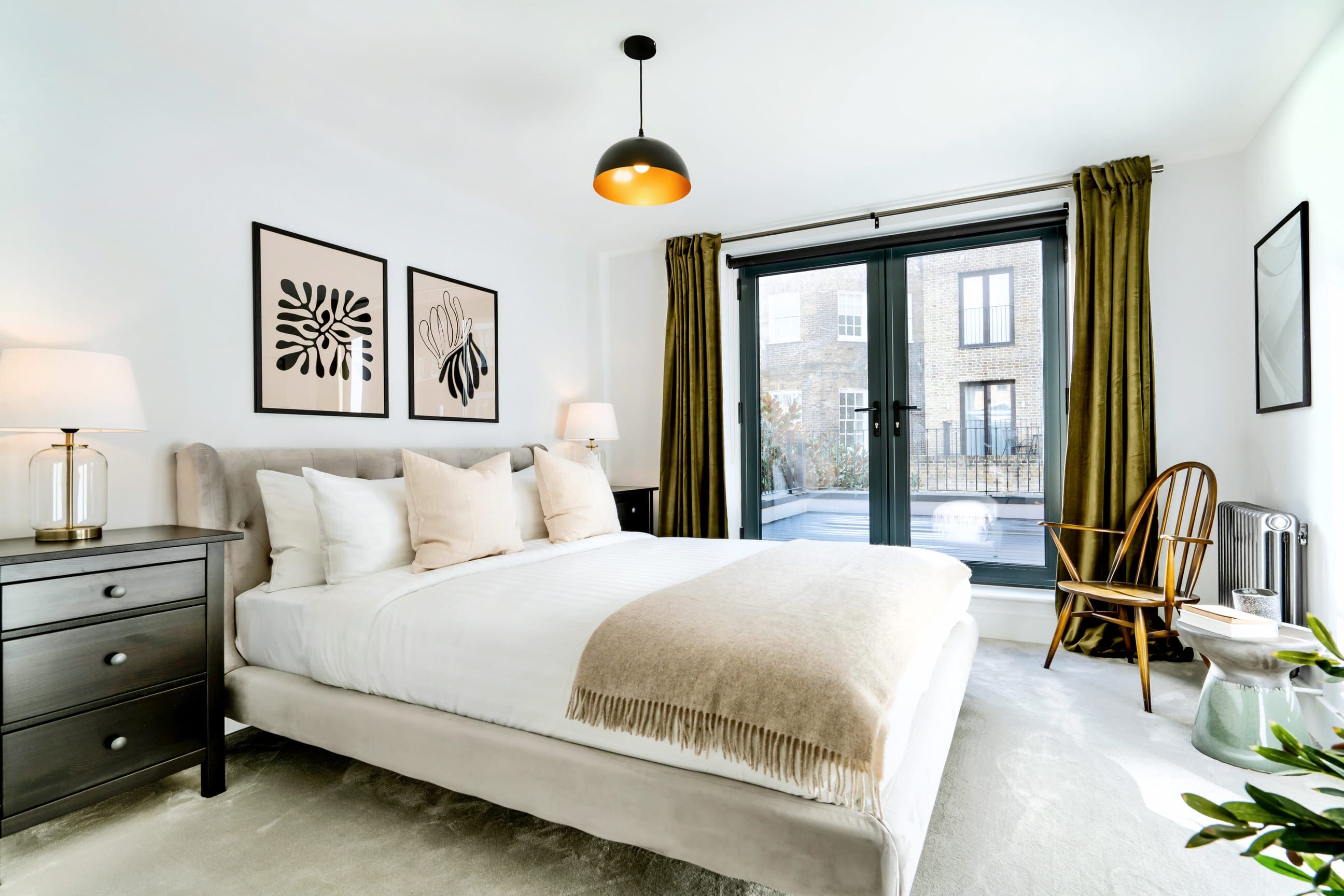 House Serjeants Holborn: Stylish 2-Bedroom Apartment Rental with Balcony in Holborn London