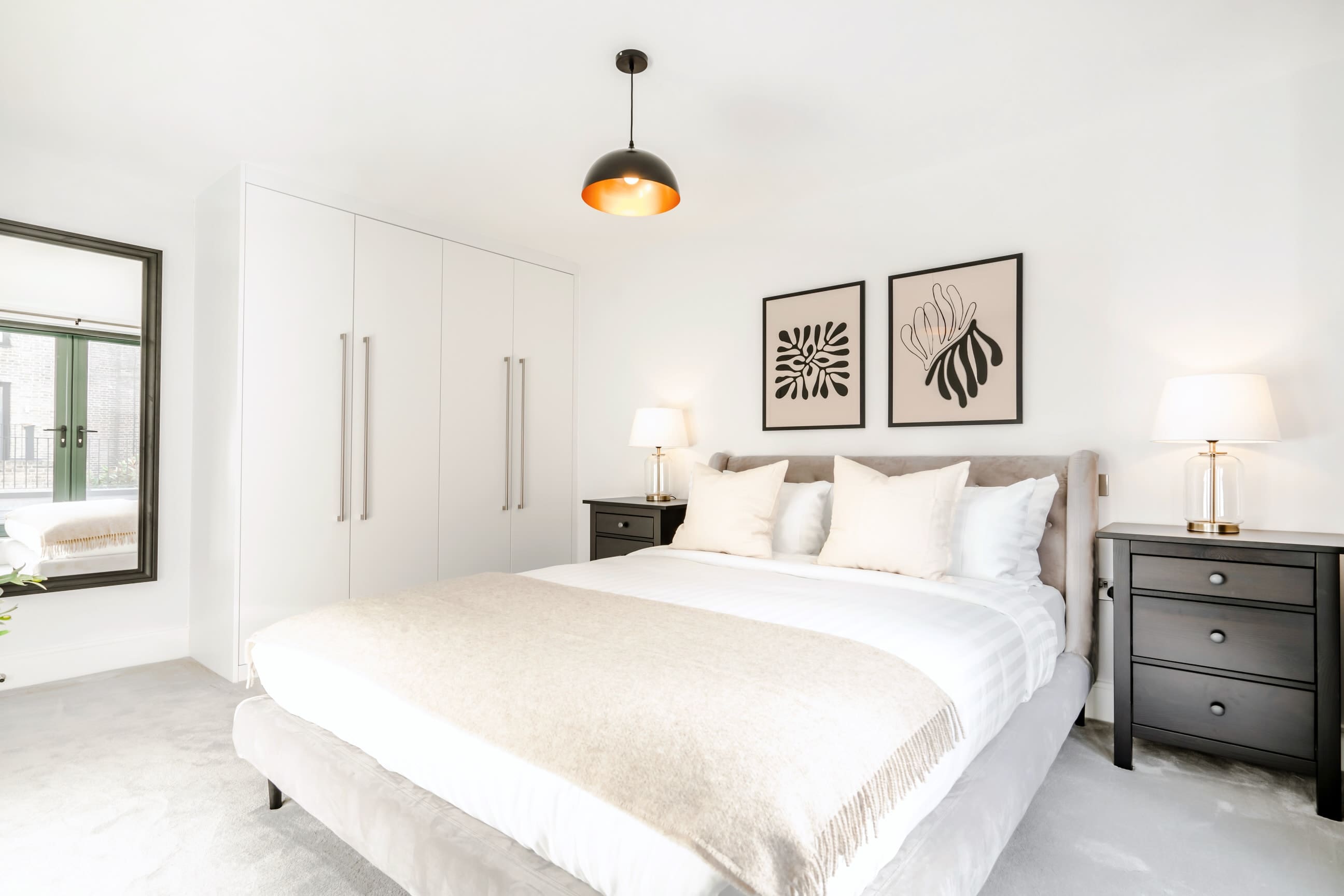House Serjeants Holborn: Stylish 2-Bedroom Apartment Rental with Balcony in Holborn London