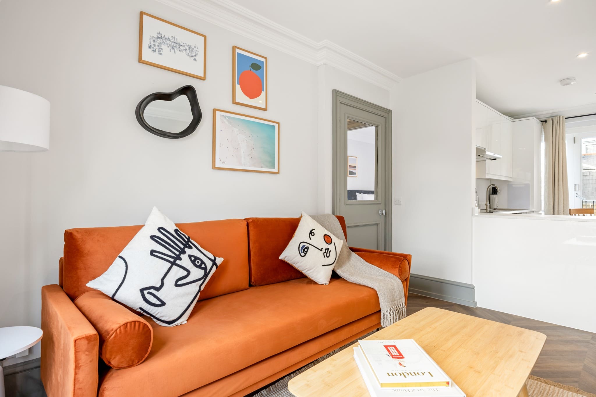 House Helm Bedfordbury Covent Garden: Stylish 1-Bedroom Family-Friendly Apartment Rental Covent Garden London