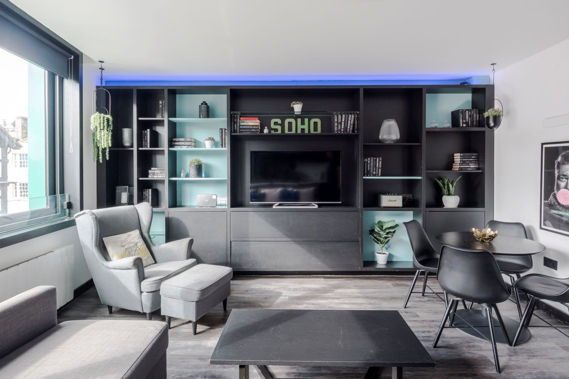 House Helm Cranbourn The West End: Charming 2-Bedroom Apartment Rental with Family Features, The West End London