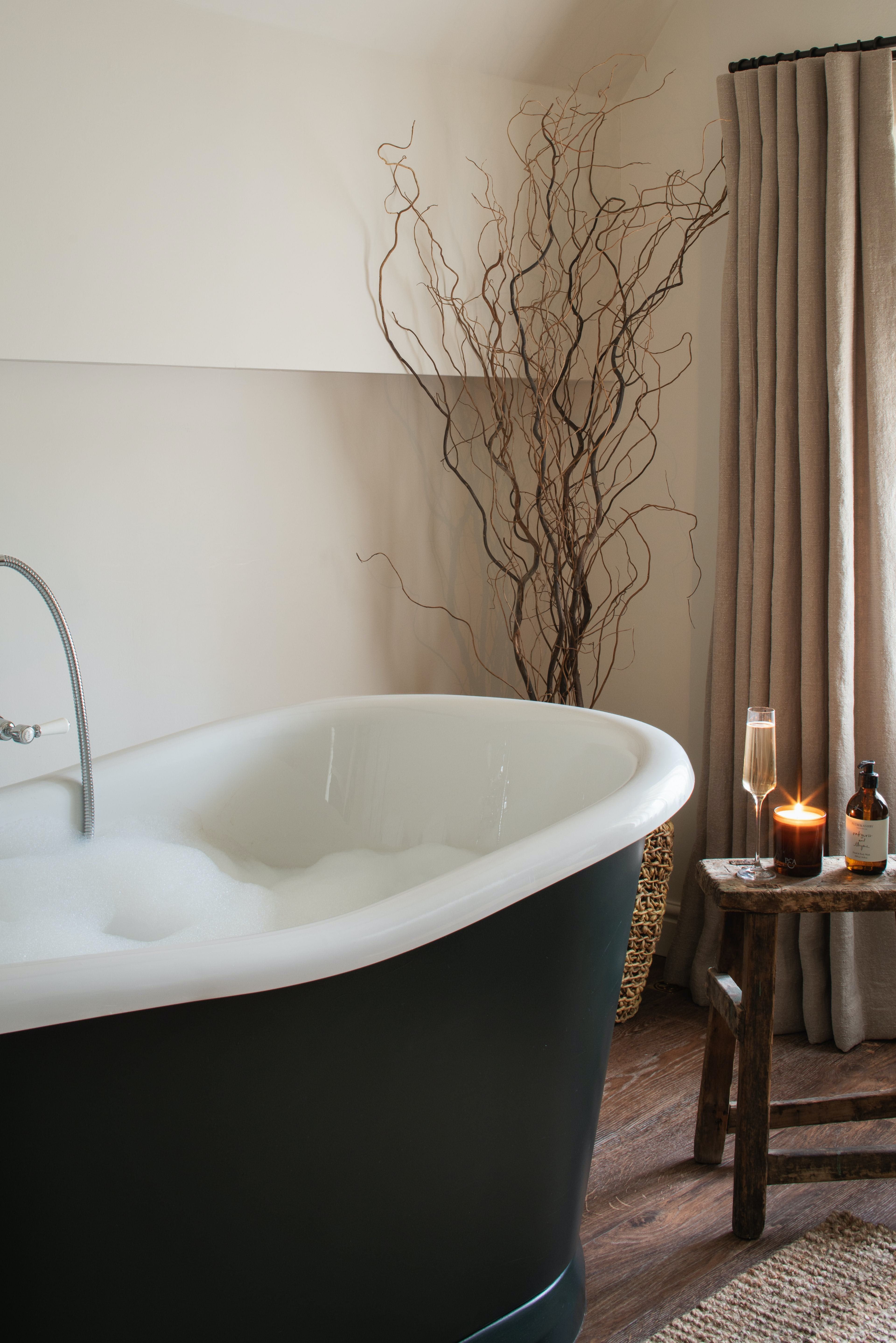 House Slaughter Bourton-on-the-Water: Charming 1-Bedroom Cottage Rental with Two Bathrooms in Bourton-on-the-Water