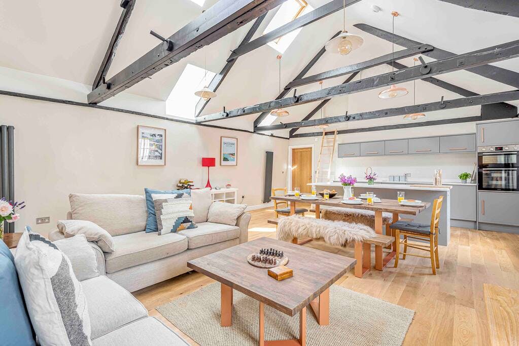 House Soar Salcombe: Charming 3-Bedroom Apartment Rental with Seaviews in Salcombe