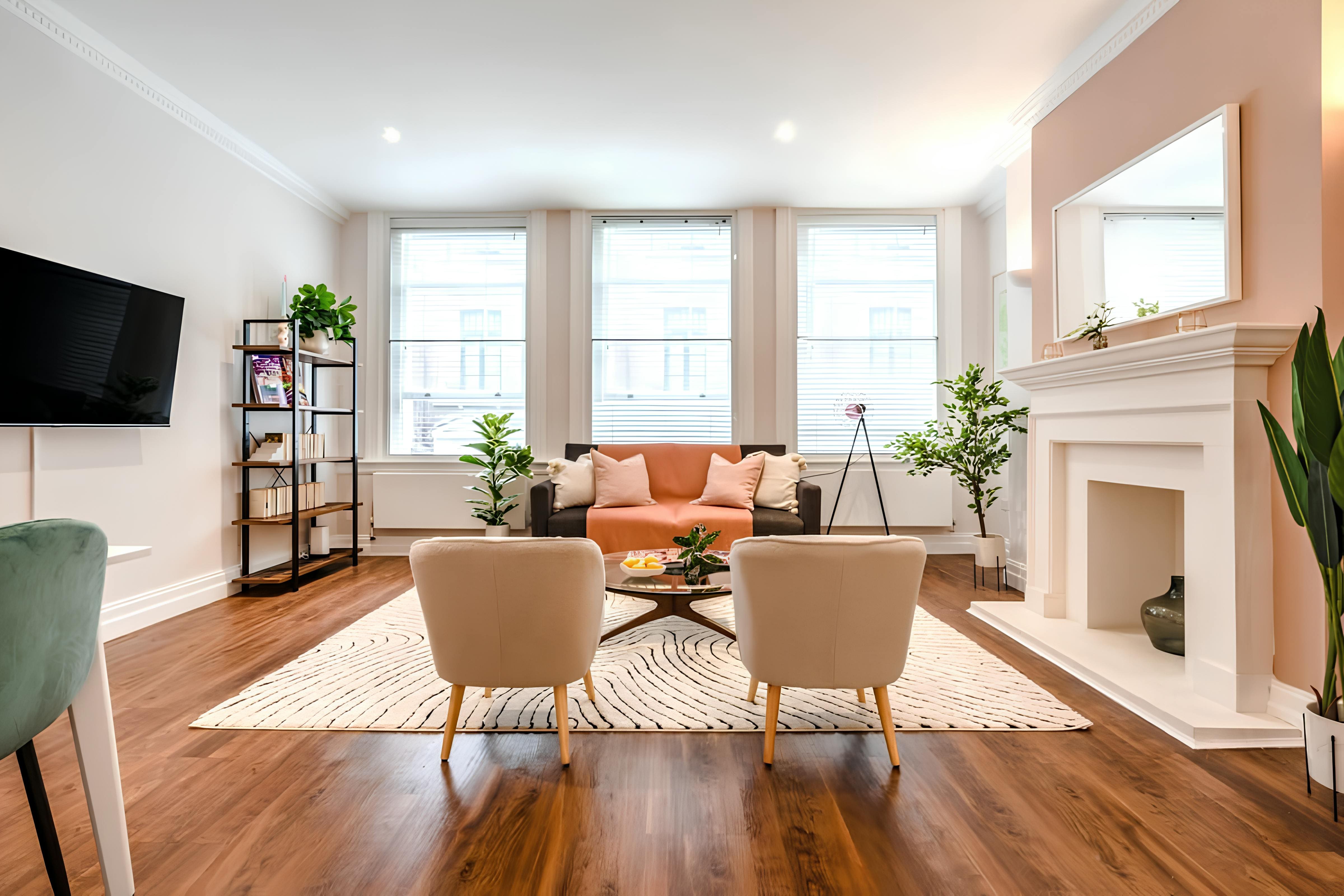 House Soho London The West End: Chic 1-Bedroom Townhouse Rental with Air-Con in The West End, London