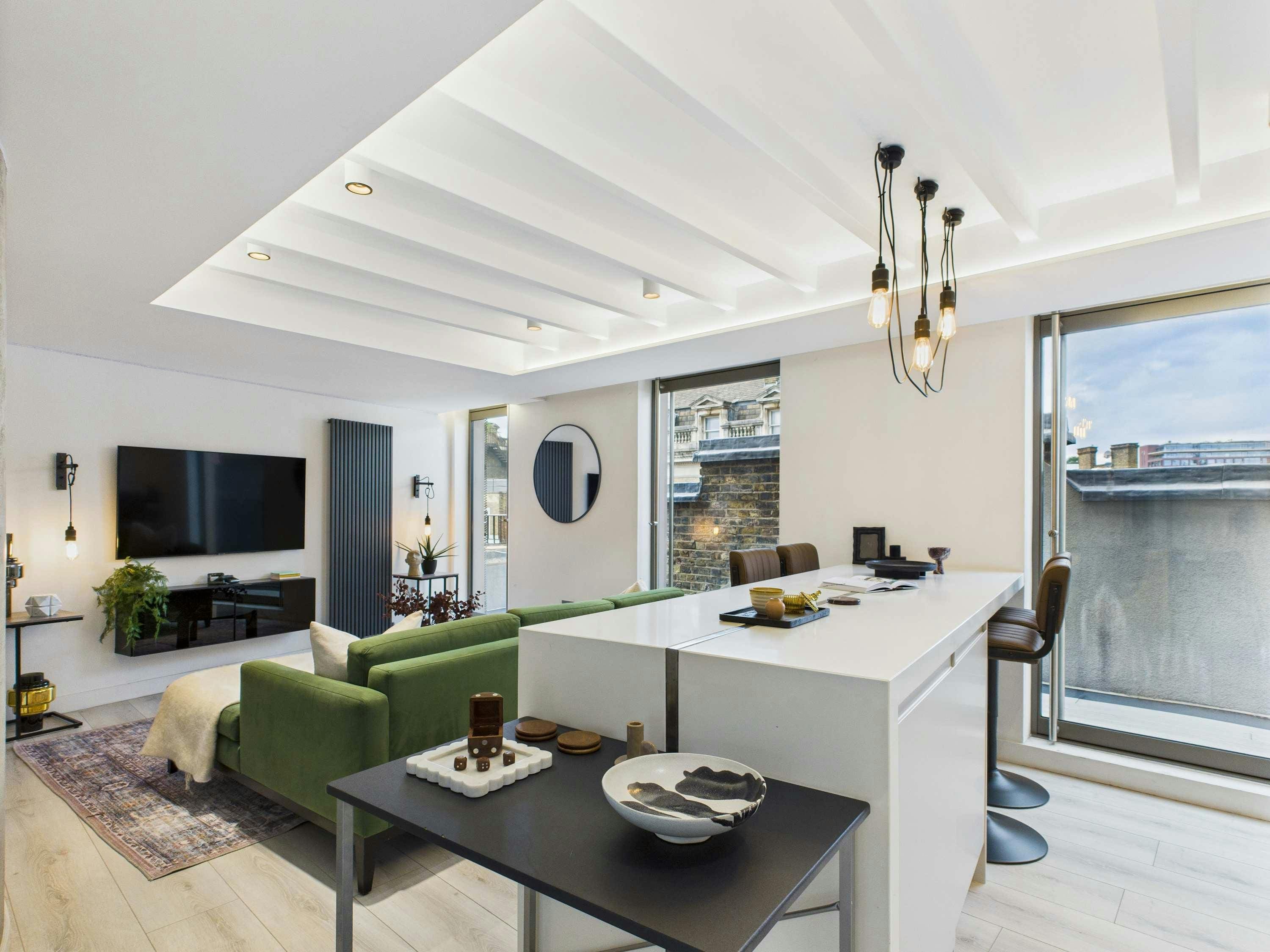 House Southwark London Bridge: Stylish 2-Bedroom Apartment Rental with Balconies in London Bridge