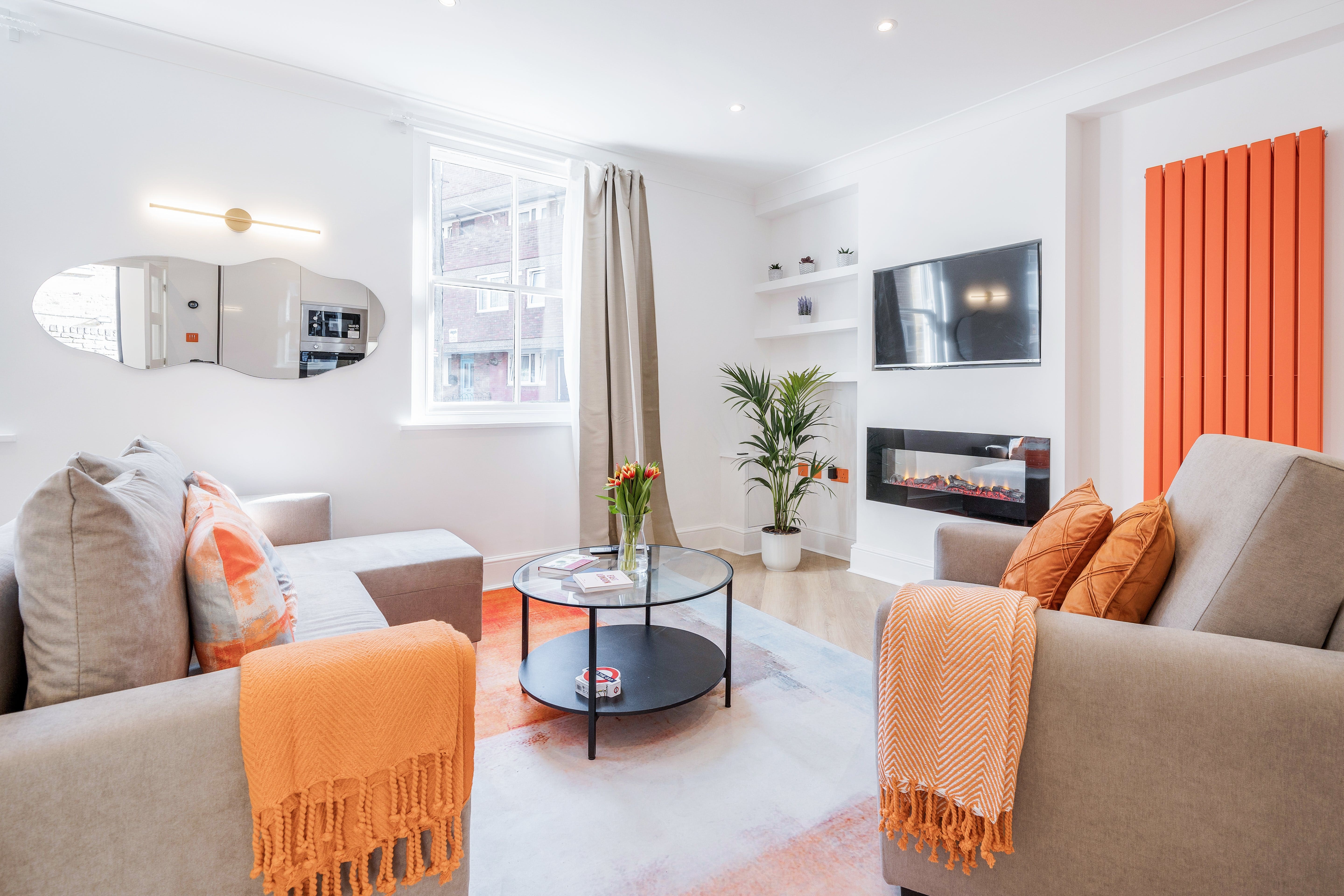 House Stepneywell Stepney: Luxury 2-Bedroom Villa with Hot Tub and Family-Friendly Amenities, Stepney