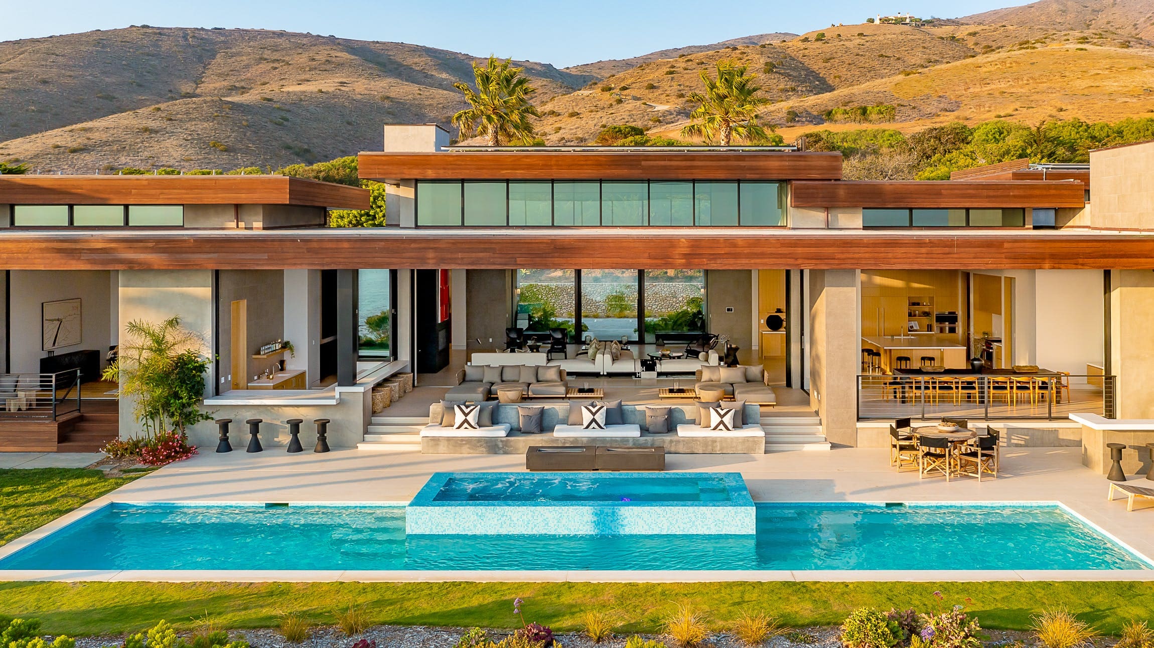 Villa Maestrale Lechuza Malibu: Spacious 6-Bedroom Luxury Apartment with Ocean Views, Malibu