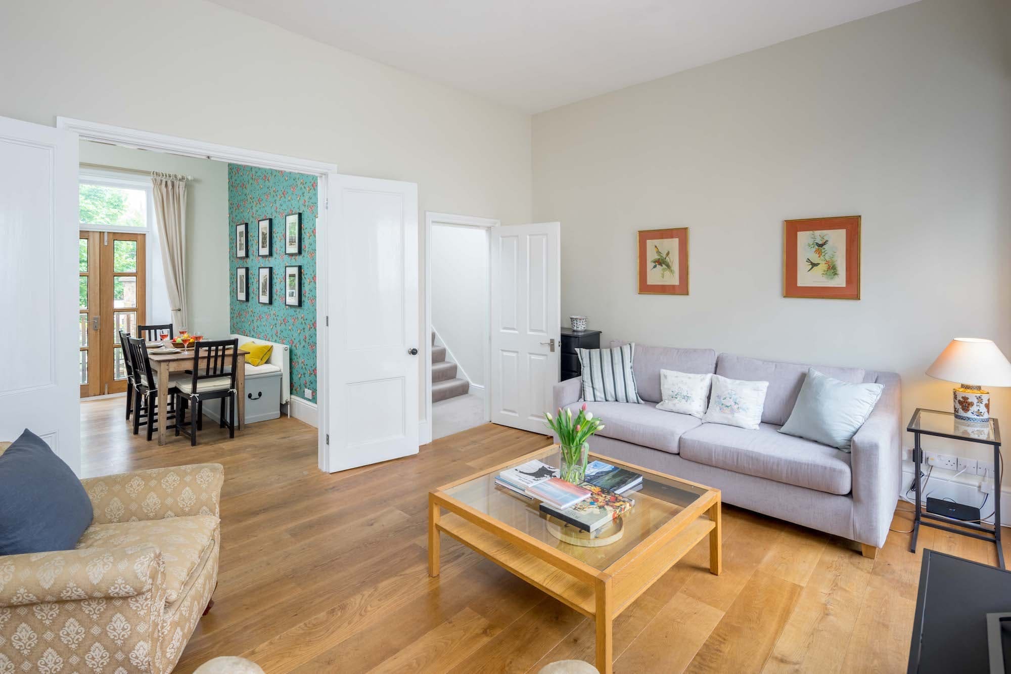 House Gloaming Tachbrook Pimlico: Charming 2-Bedroom Townhouse Rental with Family-Friendly Features in Pimlico