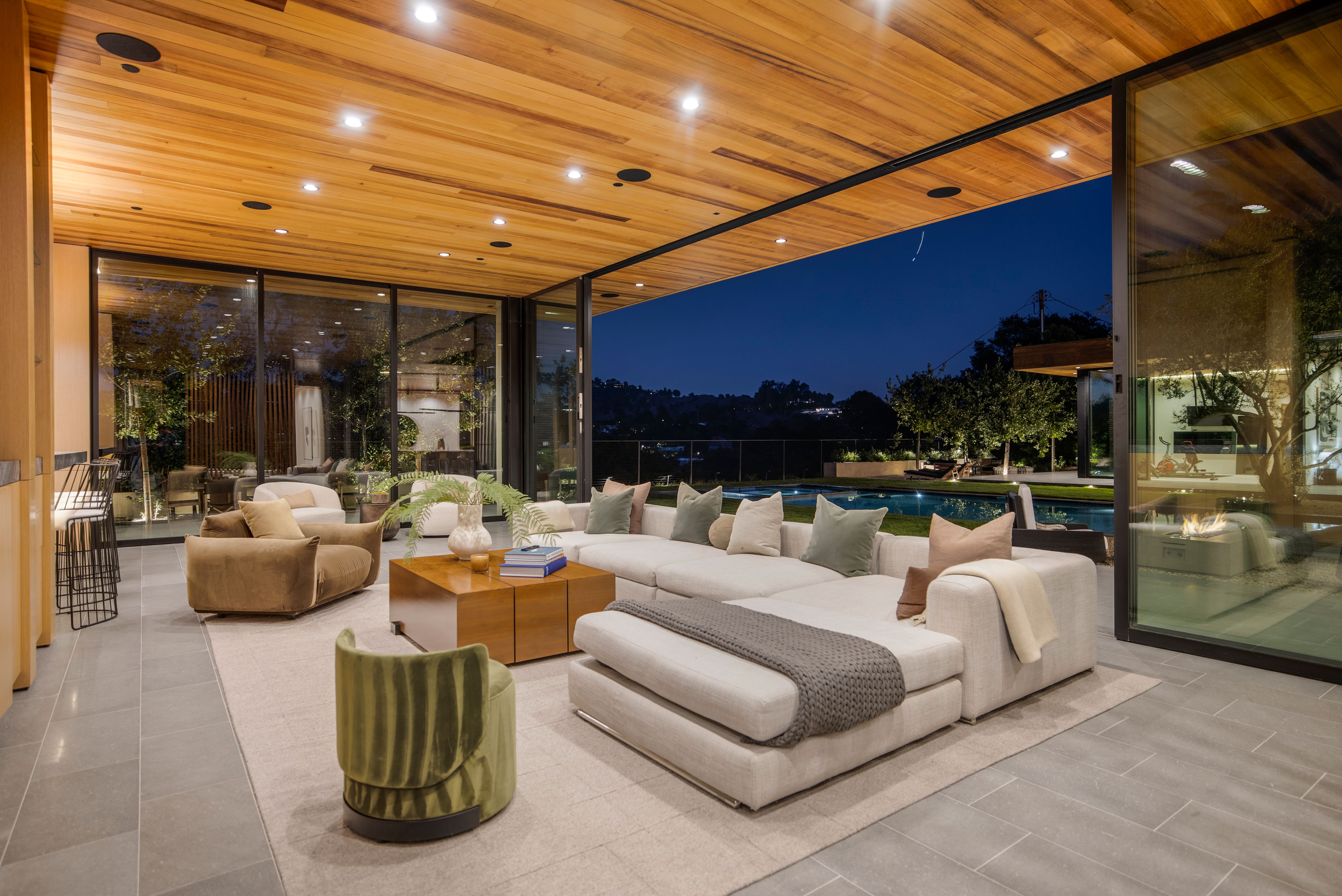 House Topanga Crest: Luxury 6-Bedroom House with Pool and Sauna, Beverly Crest