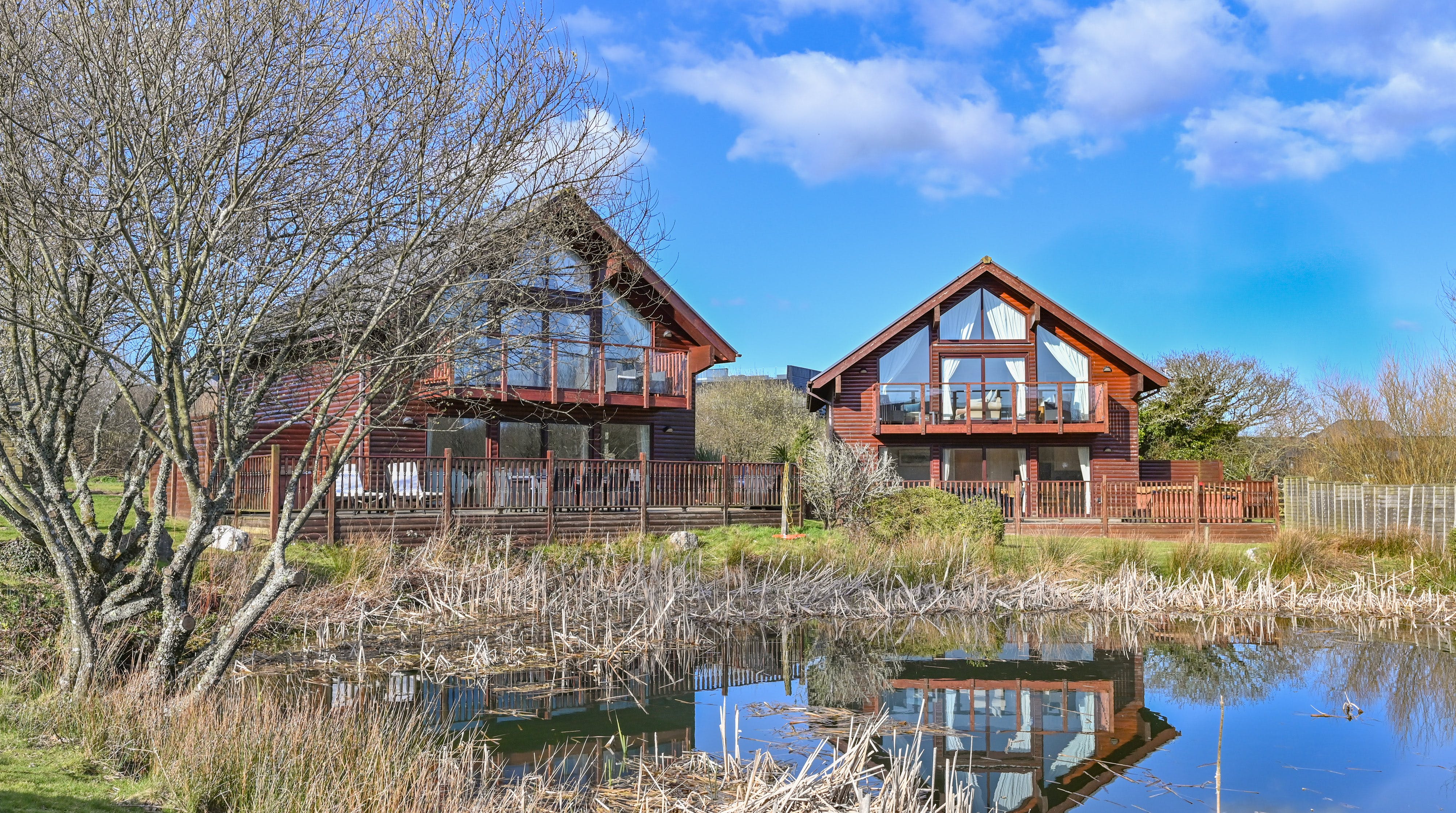 House Helm Harlyn Padstow: Spacious 4-Bedroom Apartment with Hot Tub and Seaview, Padstow Cornwall