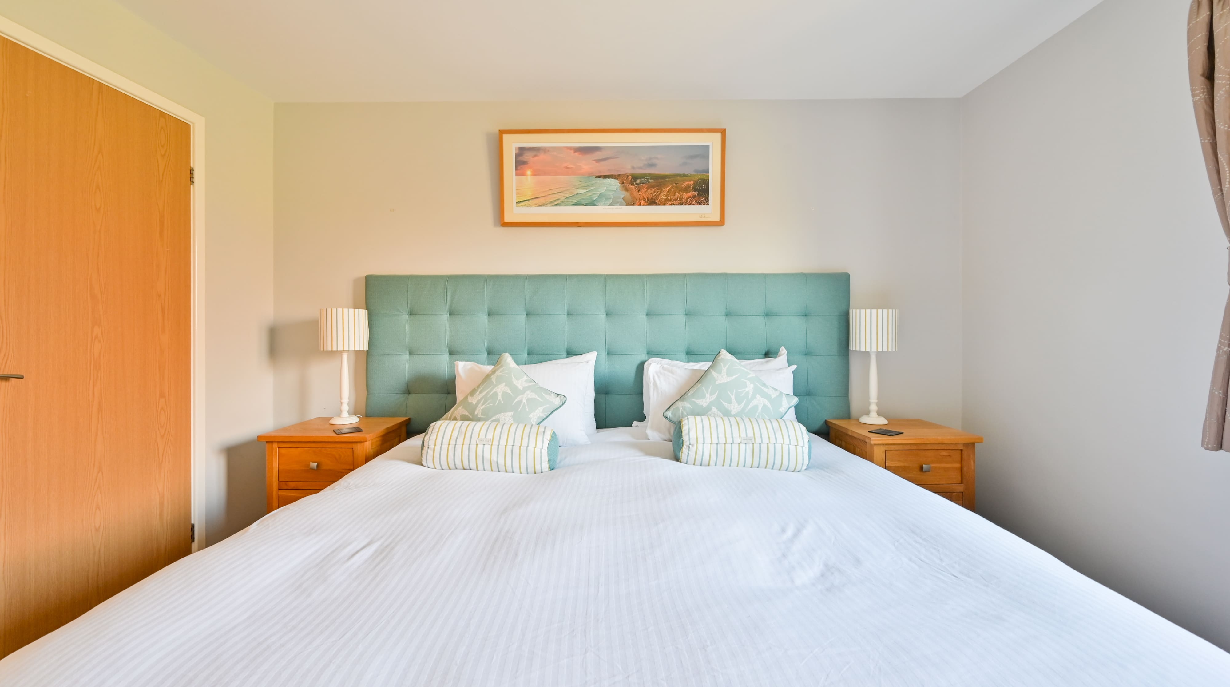House Helm Harlyn Padstow: Spacious 4-Bedroom Apartment with Hot Tub and Seaview, Padstow Cornwall