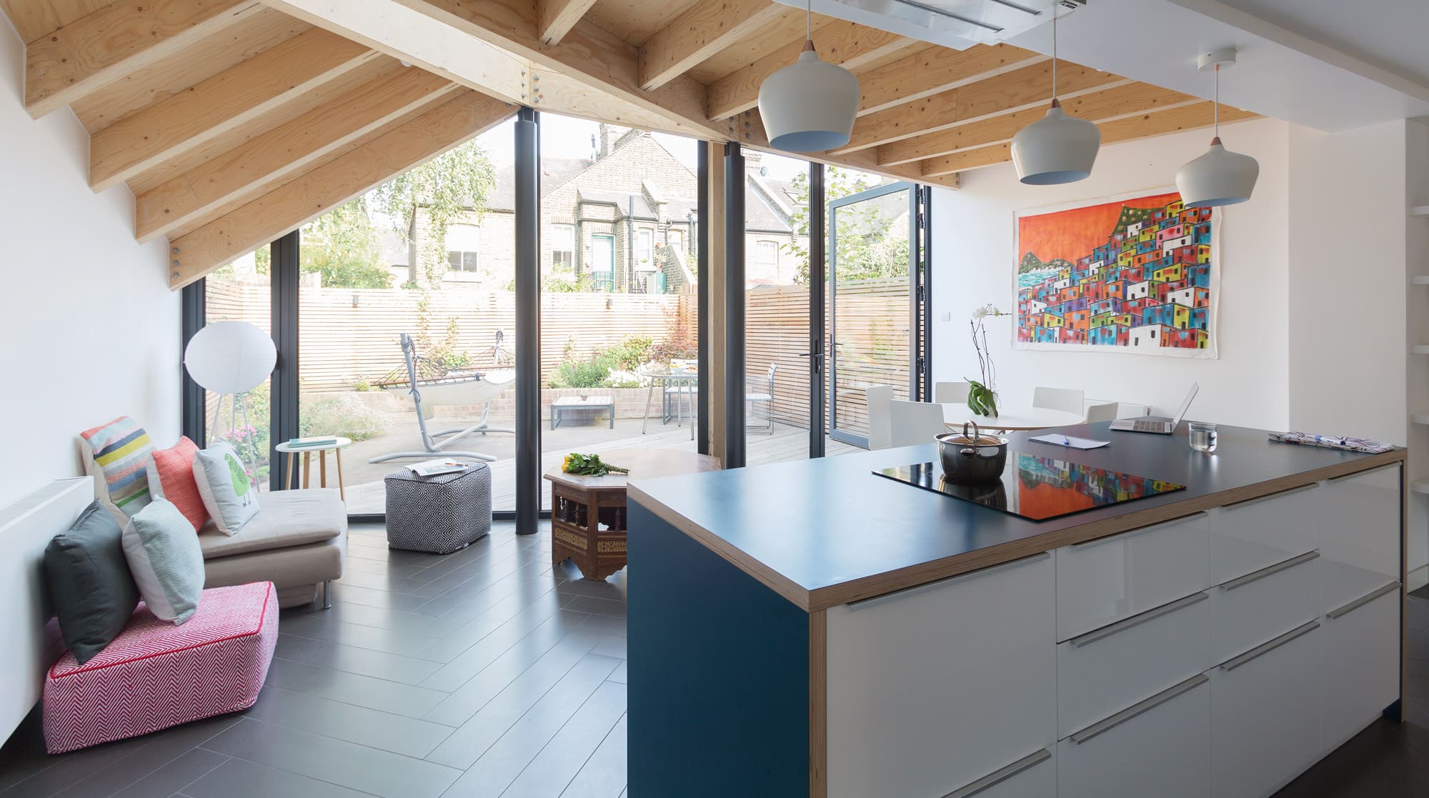 House Vauxhall Kennington: Stylish 3-Bedroom Townhouse Rental with Garden, Kennington London