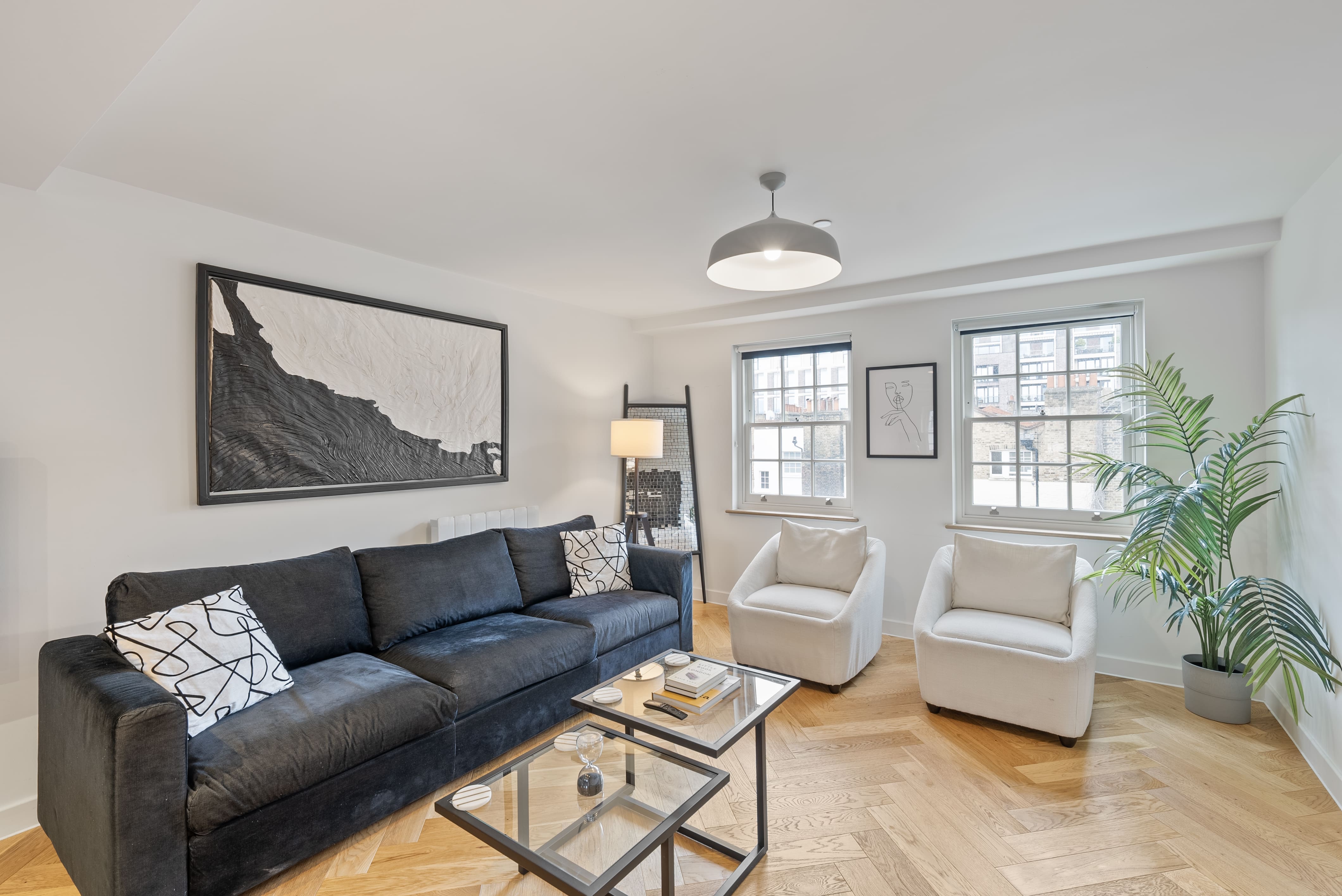House Ceruleo Rathbone Fitzrovia: Chic 2-Bedroom Apartment Rental with Workspace in Fitzrovia, London