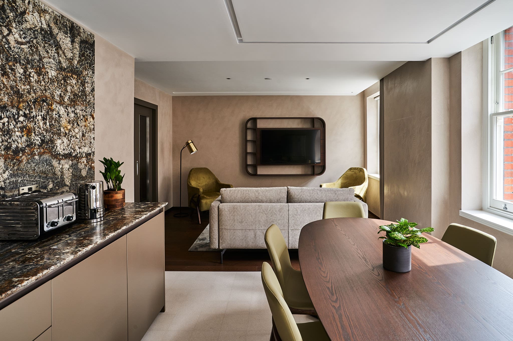 House Gloaming Warren Fitzrovia: Sophisticated 2-Bedroom Apartment Rental with Air Conditioning in Fitzrovia