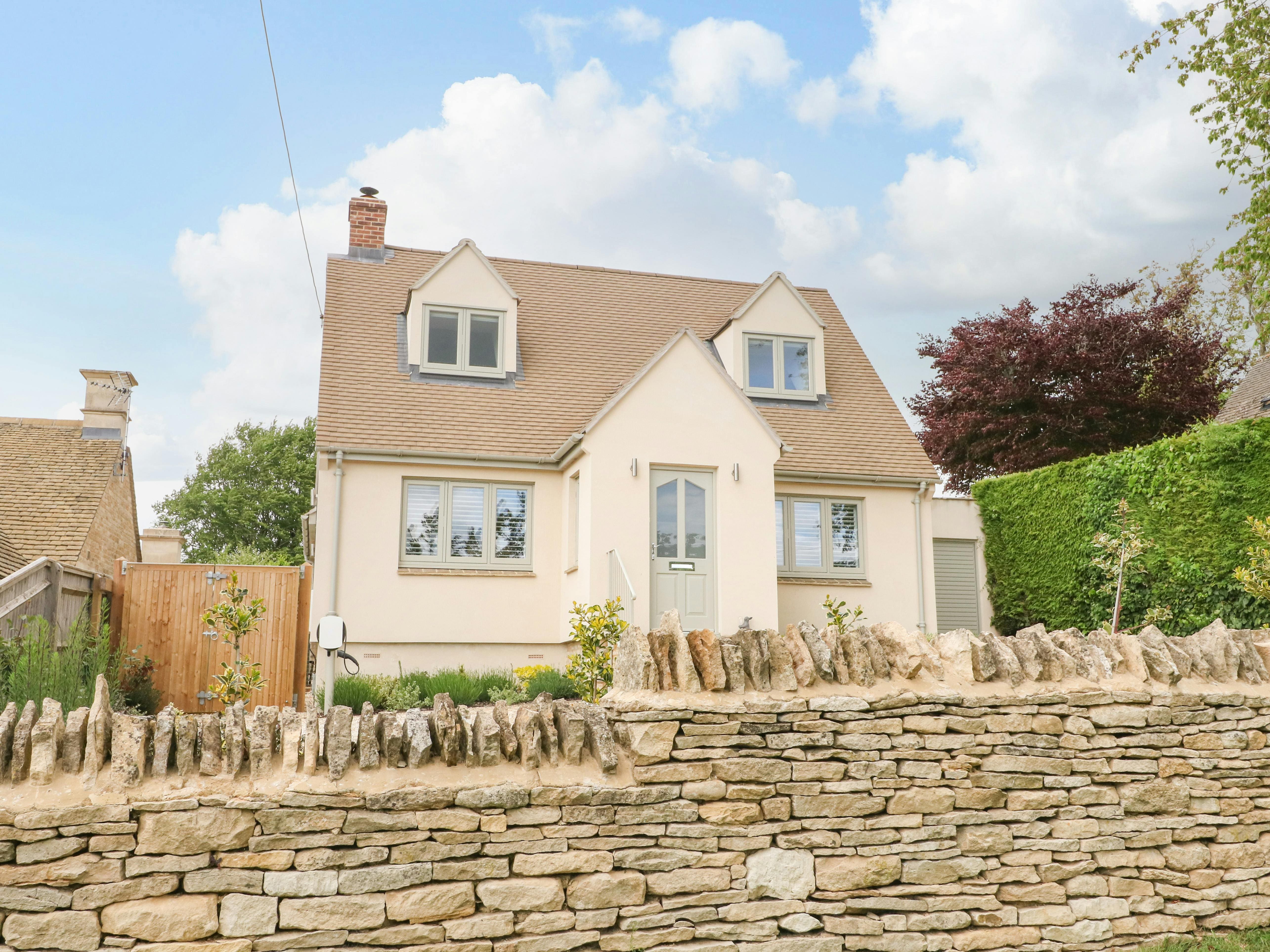 House Rowan Shipton Burford: Luxury 4-Bedroom Villa with Hot Tub, Burford, Oxfordshire