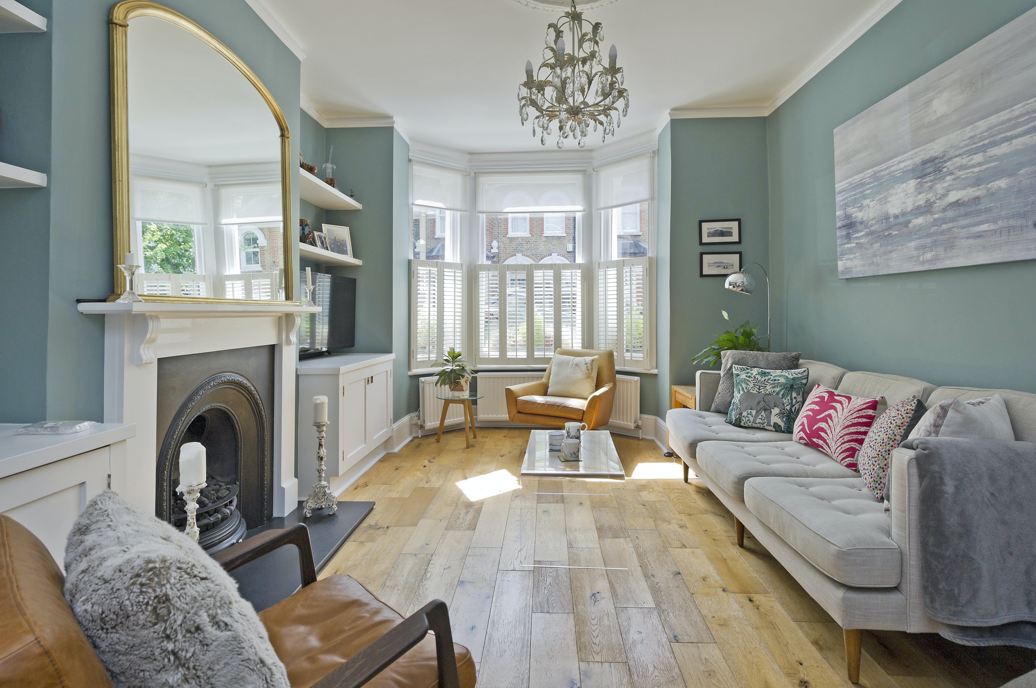 House Helm Falconwood Battersea: Spacious 4-Bedroom Townhouse Rental with Garden and BBQ, Battersea
