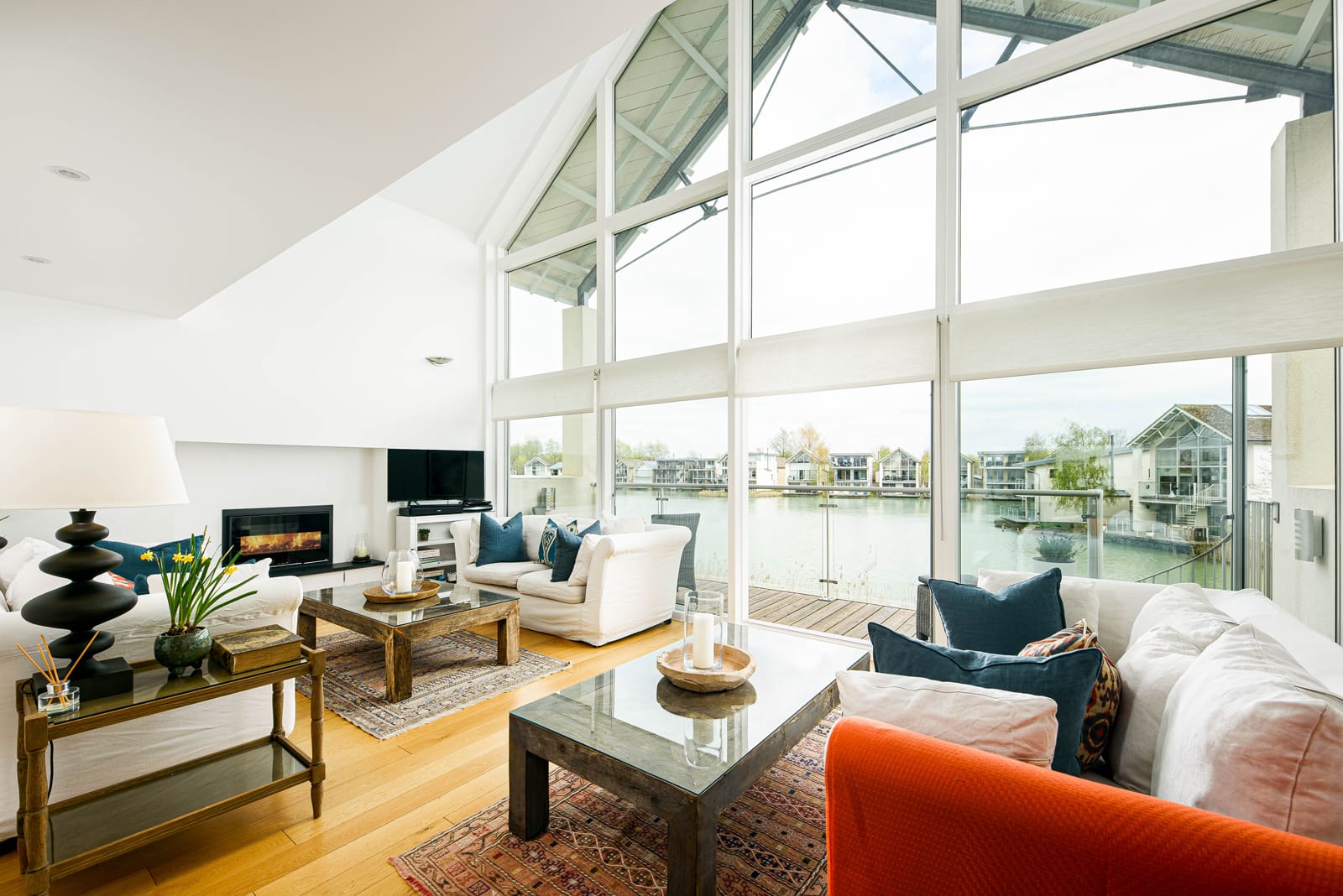 House Witham Cricklade: Luxury 4-Bedroom House with Pool and Lake Views, Cricklade