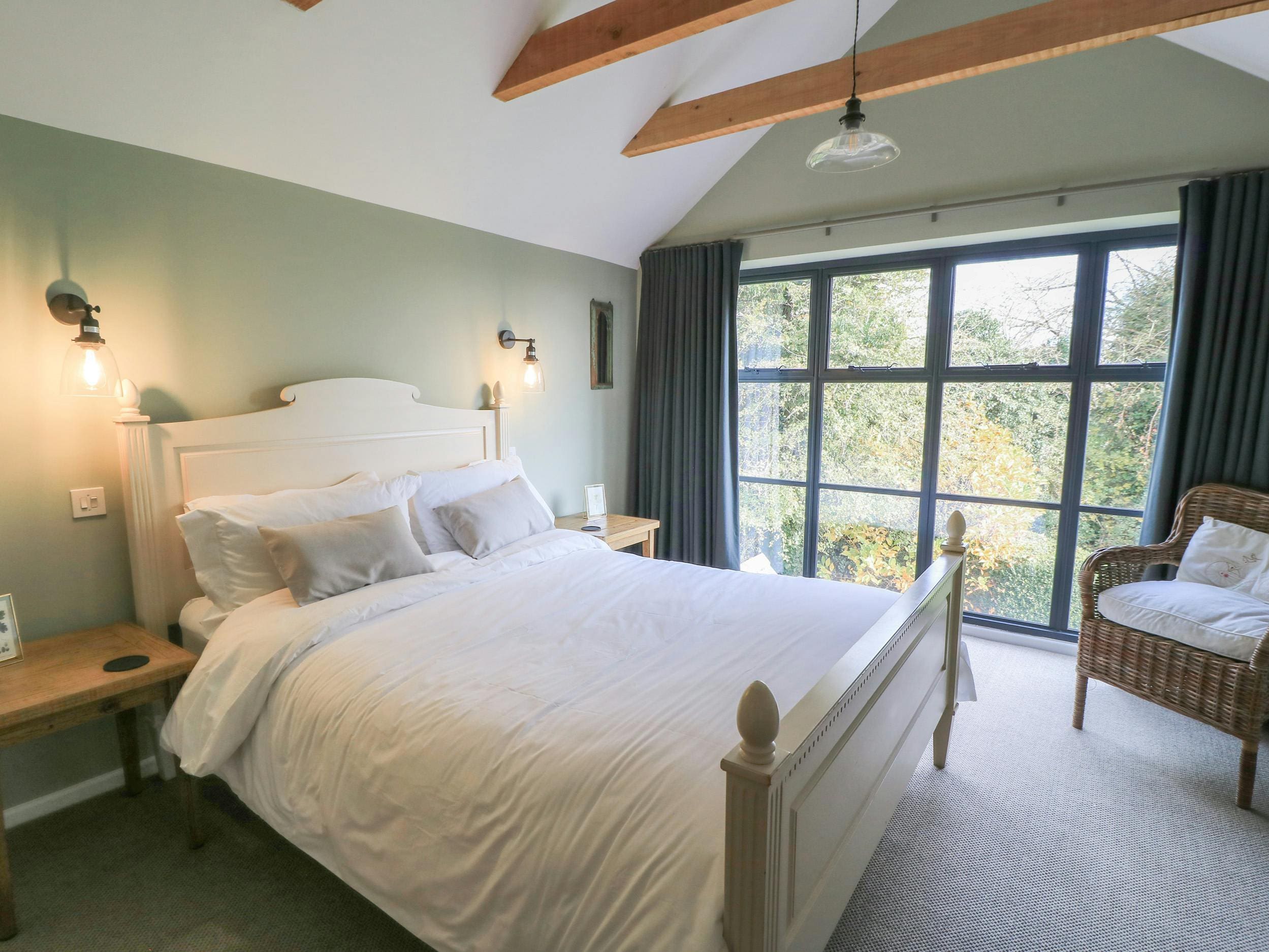 House Wittenham Faringdon: Charming 4-Bedroom Holiday Cottage with Countryside Views, Faringdon