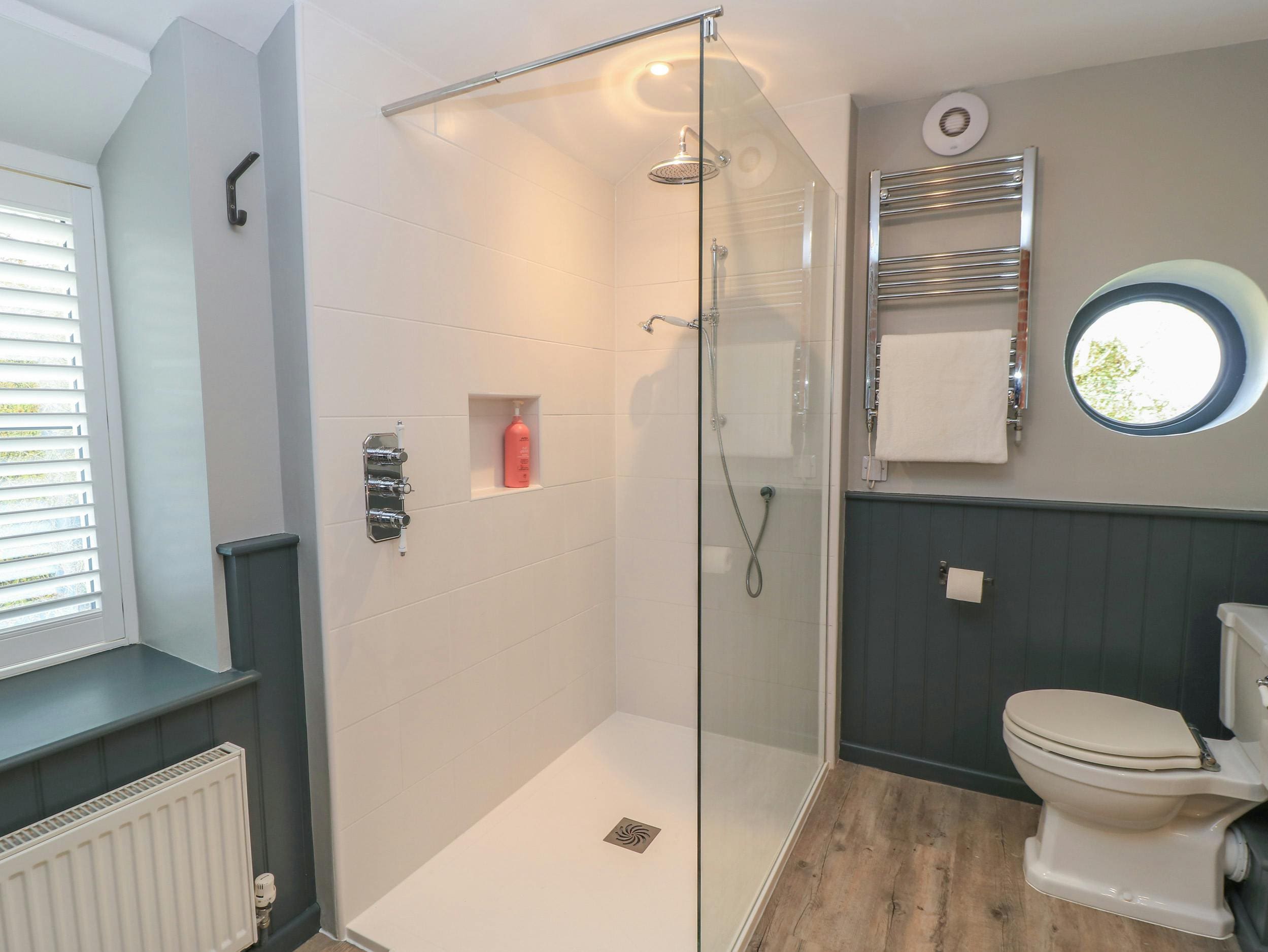 House Wittenham Faringdon: Charming 4-Bedroom Holiday Cottage with Countryside Views, Faringdon