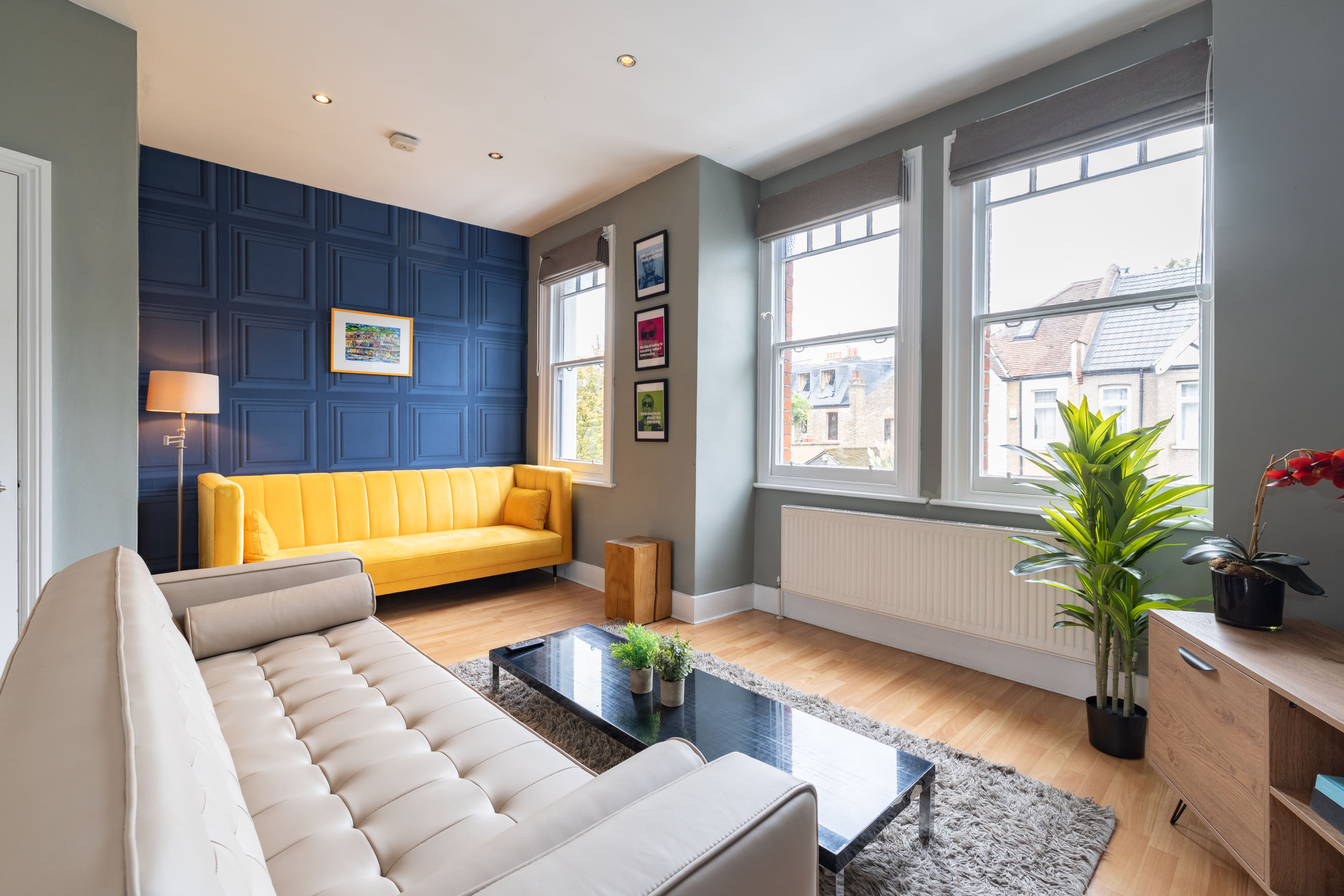 House Wormwood White City: Chic 3-Bedroom Apartment Rental with Family Features, White City London