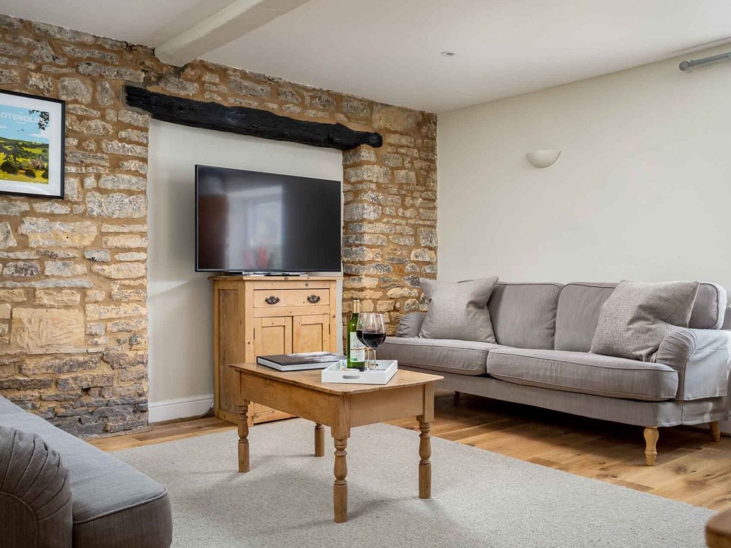 House Wychwood Milton: Luxury 4-Bedroom Cottage with BBQ and Family-Friendly Features, Oxfordshire