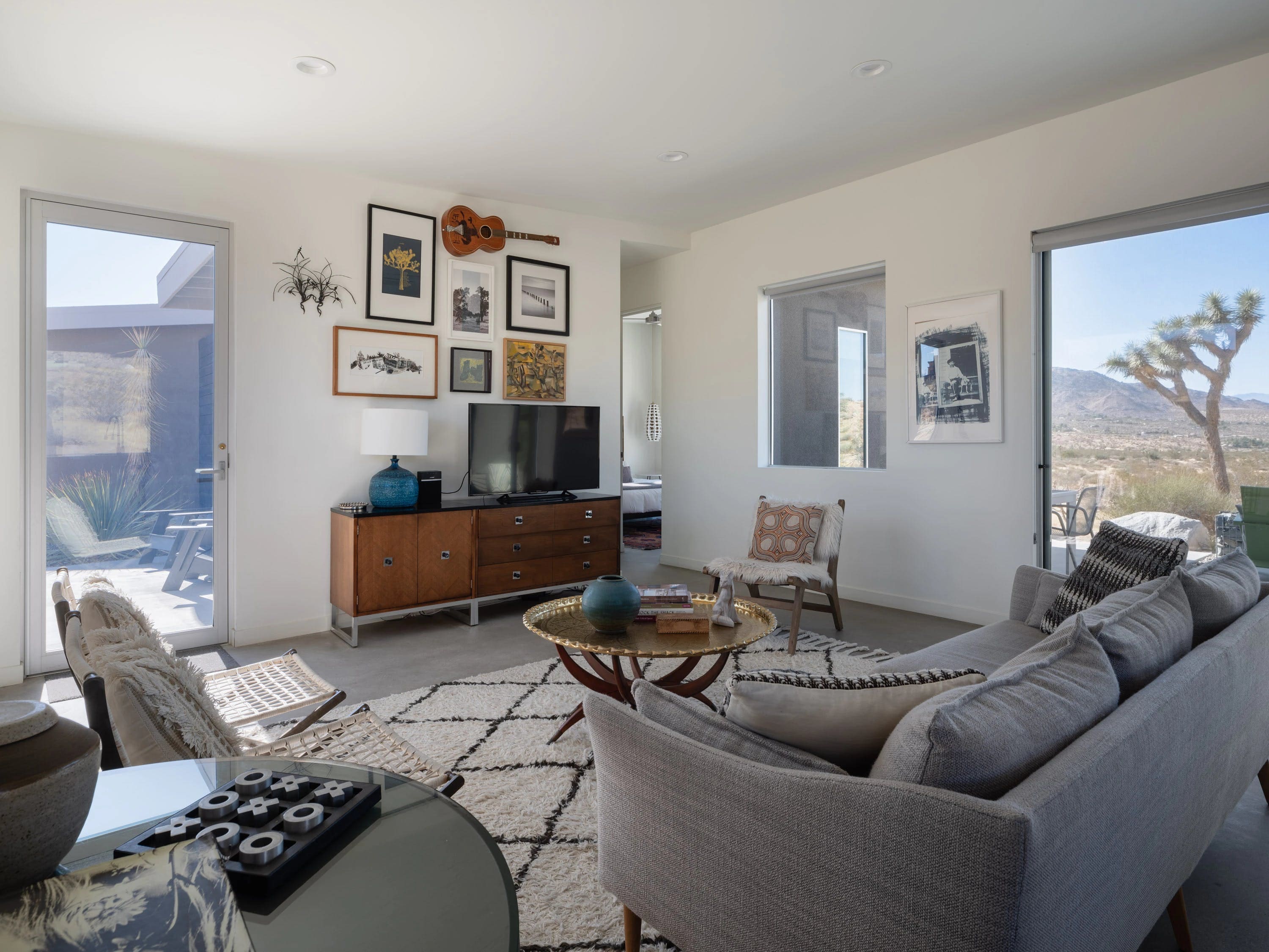 Villa Gloaming Barker Dam Joshua Tree: Luxury 2-Bedroom House with Hot Tub and Pool, Joshua Tree