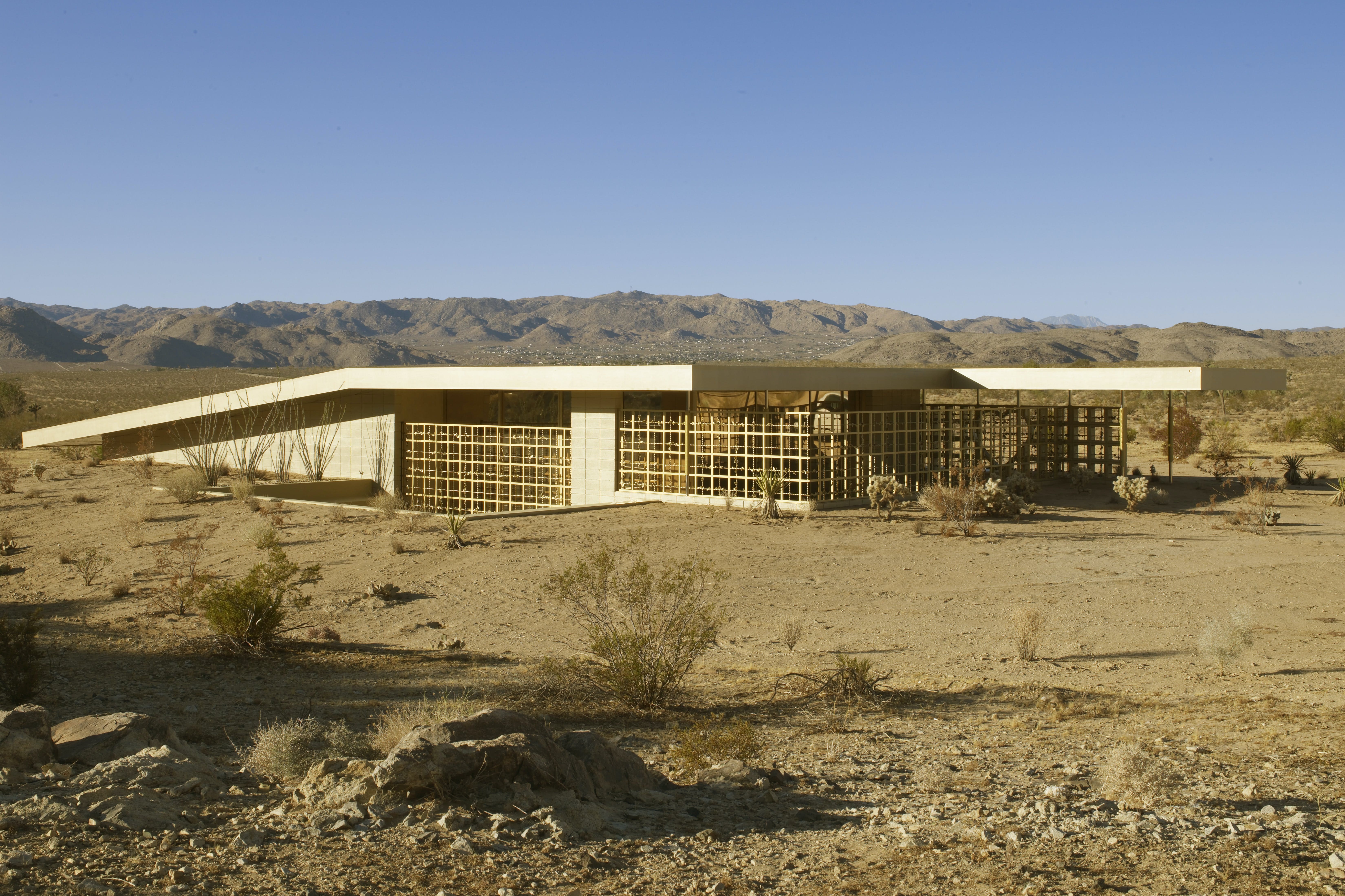 Villa Aurore Ocotillo Joshua Tree: Luxury 2-Bedroom House with Pool and Hot Tub, Joshua Tree