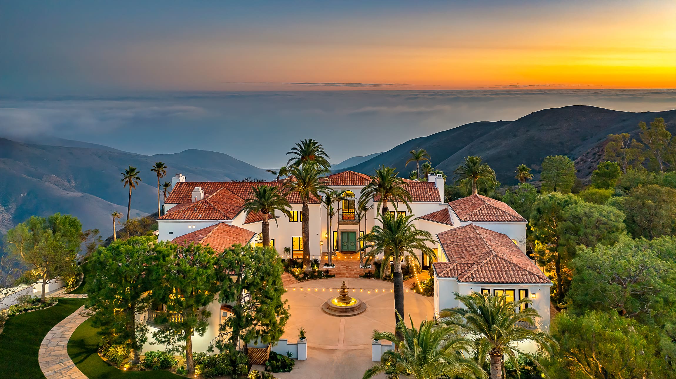 Villa Aurore Escondido Malibu: Spectacular 8-Bedroom Apartment with Ocean Views and Tennis Court, Malibu