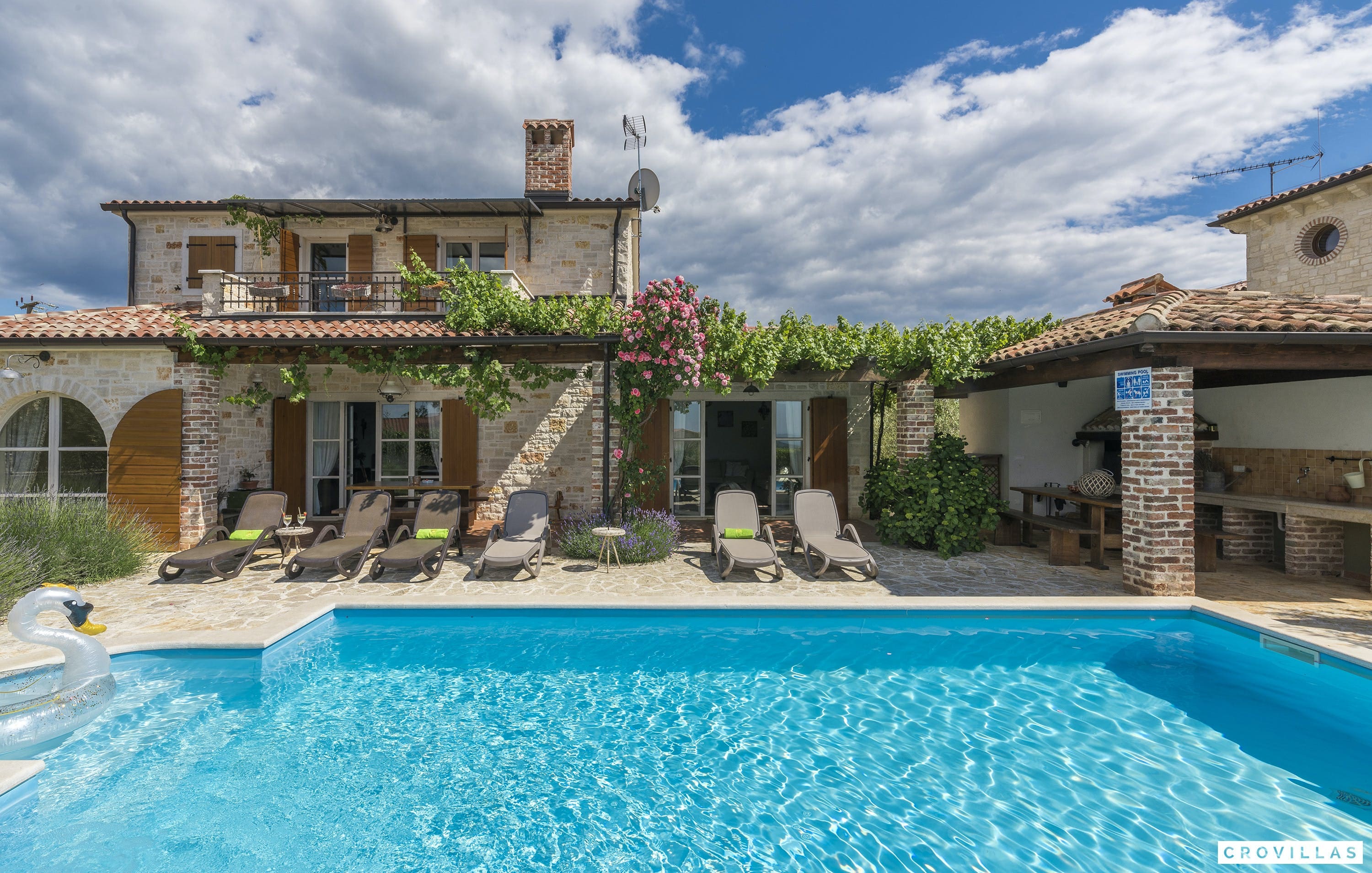 Kuća Baredine Višnjan: Elegant 3-Bedroom Apartment with Private Pool and Air-Con, Istria Croatia