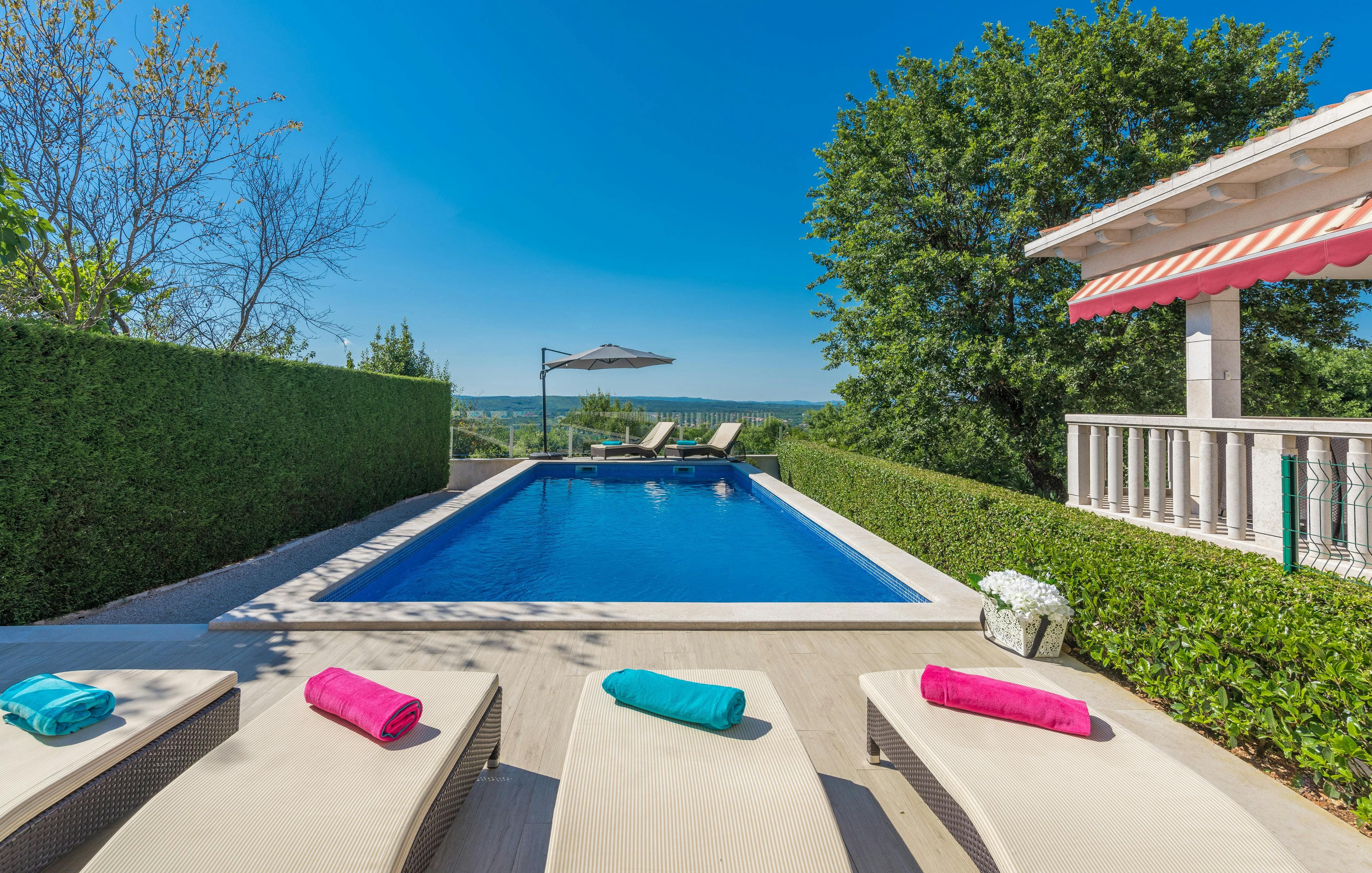 Kuća Draga Labin: Spacious 5-Bedroom Apartment with Pool and Countryside Views, Istria