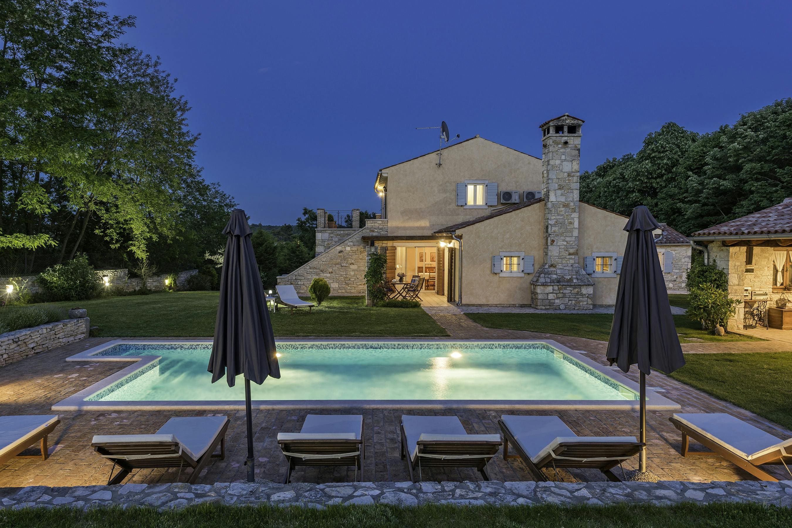 Kuća Glagolitic Labin: Spacious 4-Bedroom Apartment with Pool and Air-Con, Istria