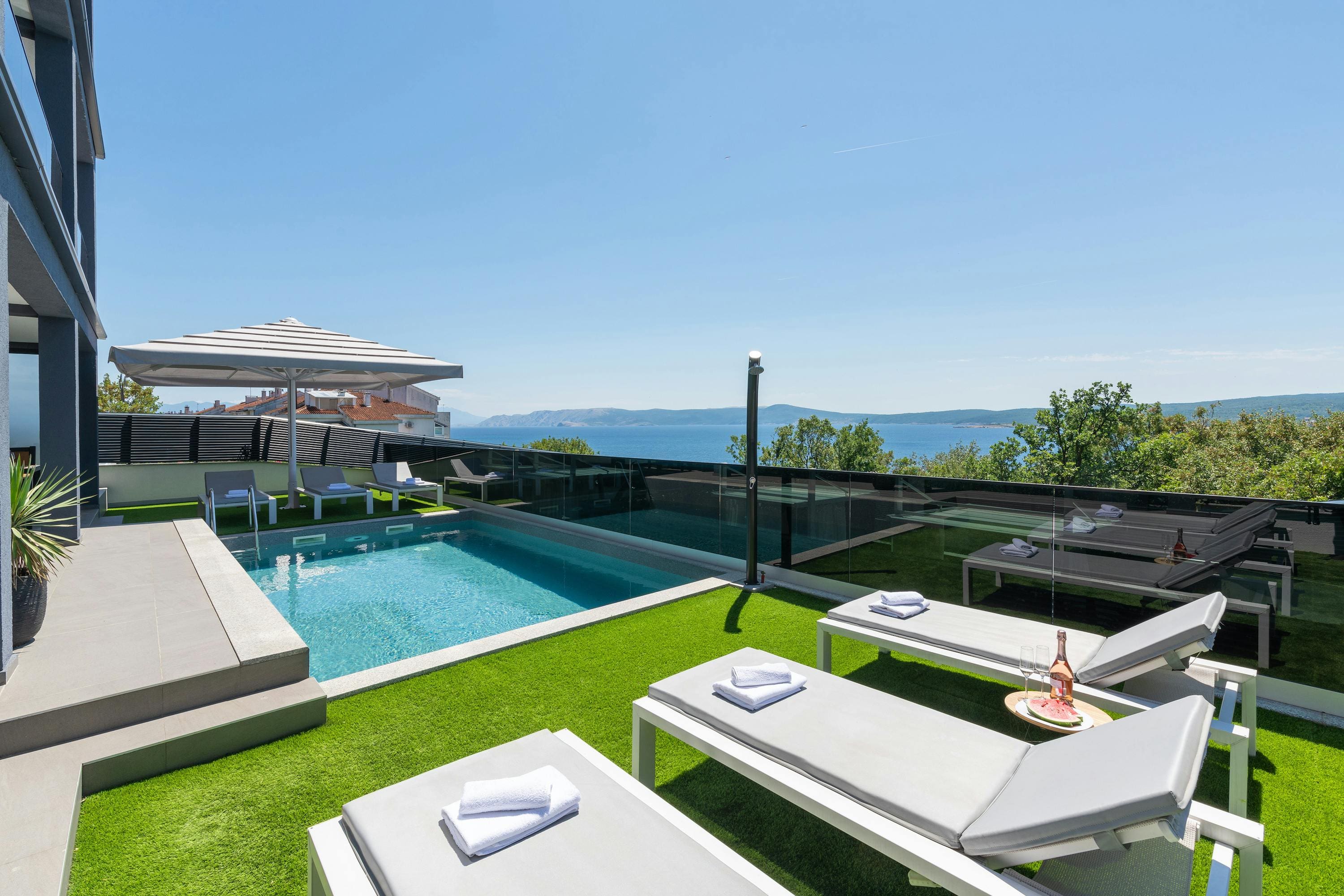 Kuća Križ Crikvenica: Modern 3-Bedroom Apartment with Sea Views and Pool, Crikvenica