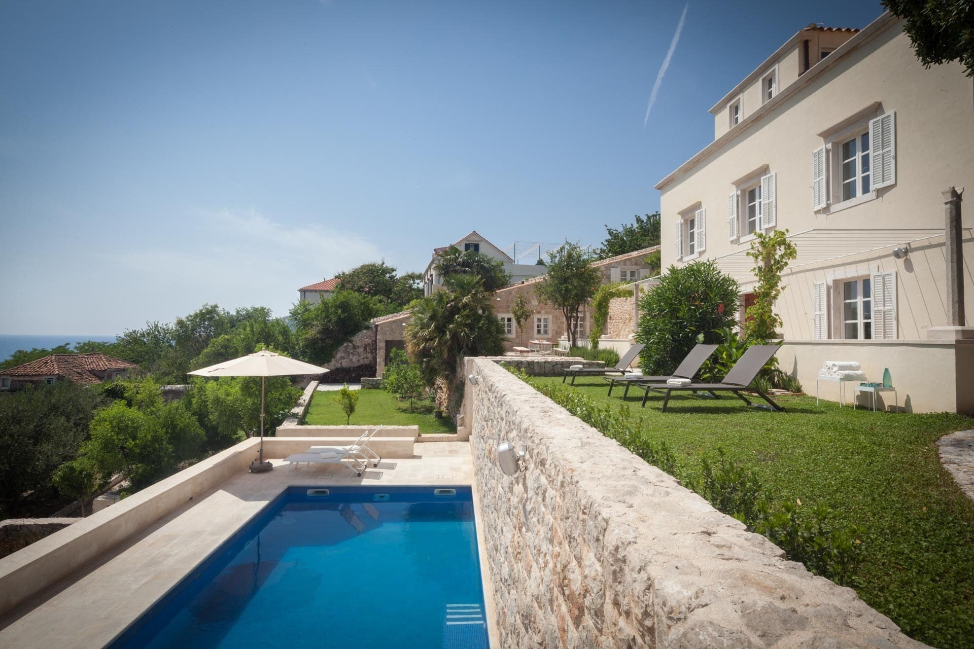 Kuća Boreas Suđurađ Dubrovnik: Spacious 7-Bedroom Luxury Apartment with Seaviews and Pool, Dubrovnik
