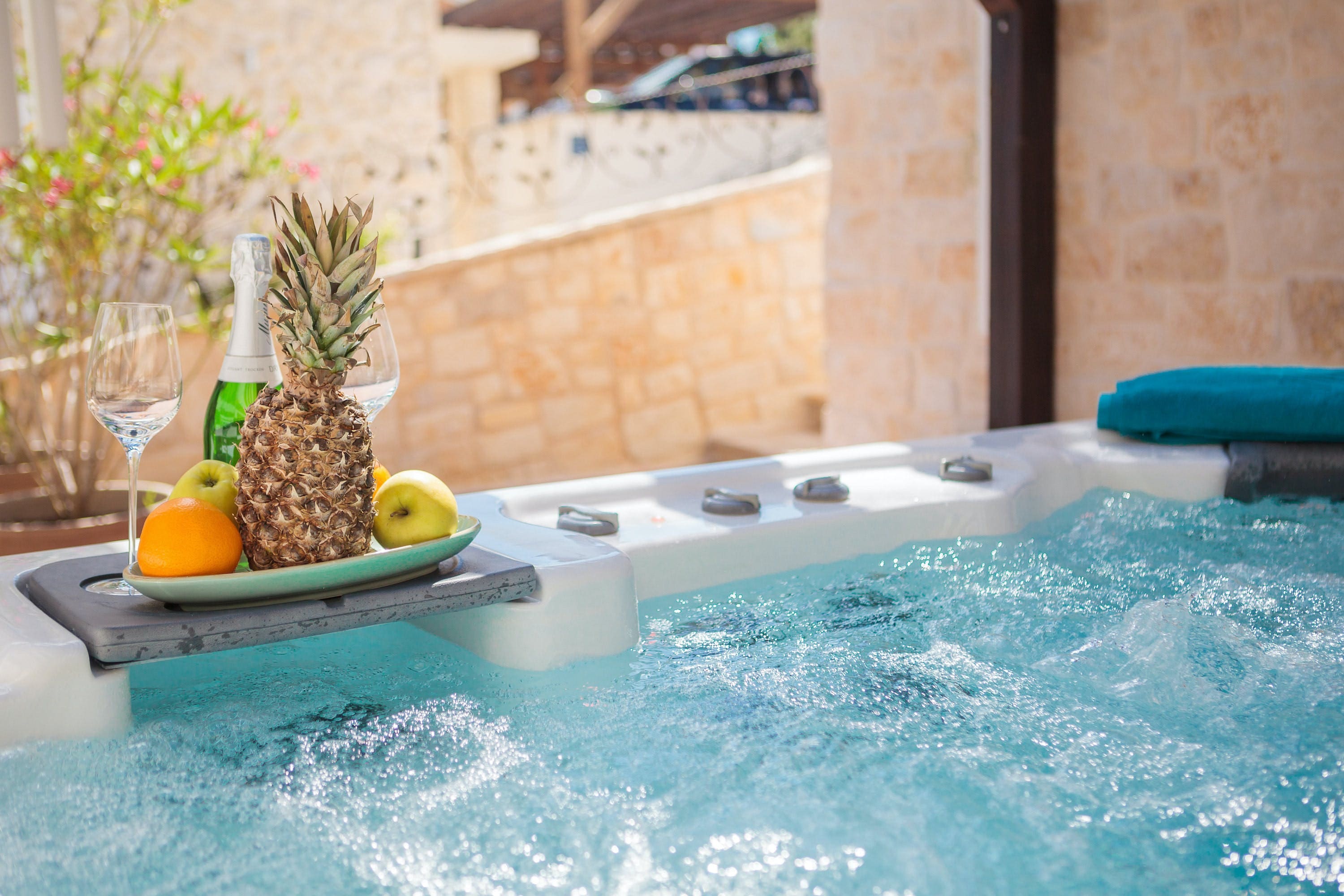 Kuća Lefki Puntamika Zadar-752592: Elegant 4-Bedroom Apartment with Hot Tub and Pool, Zadar