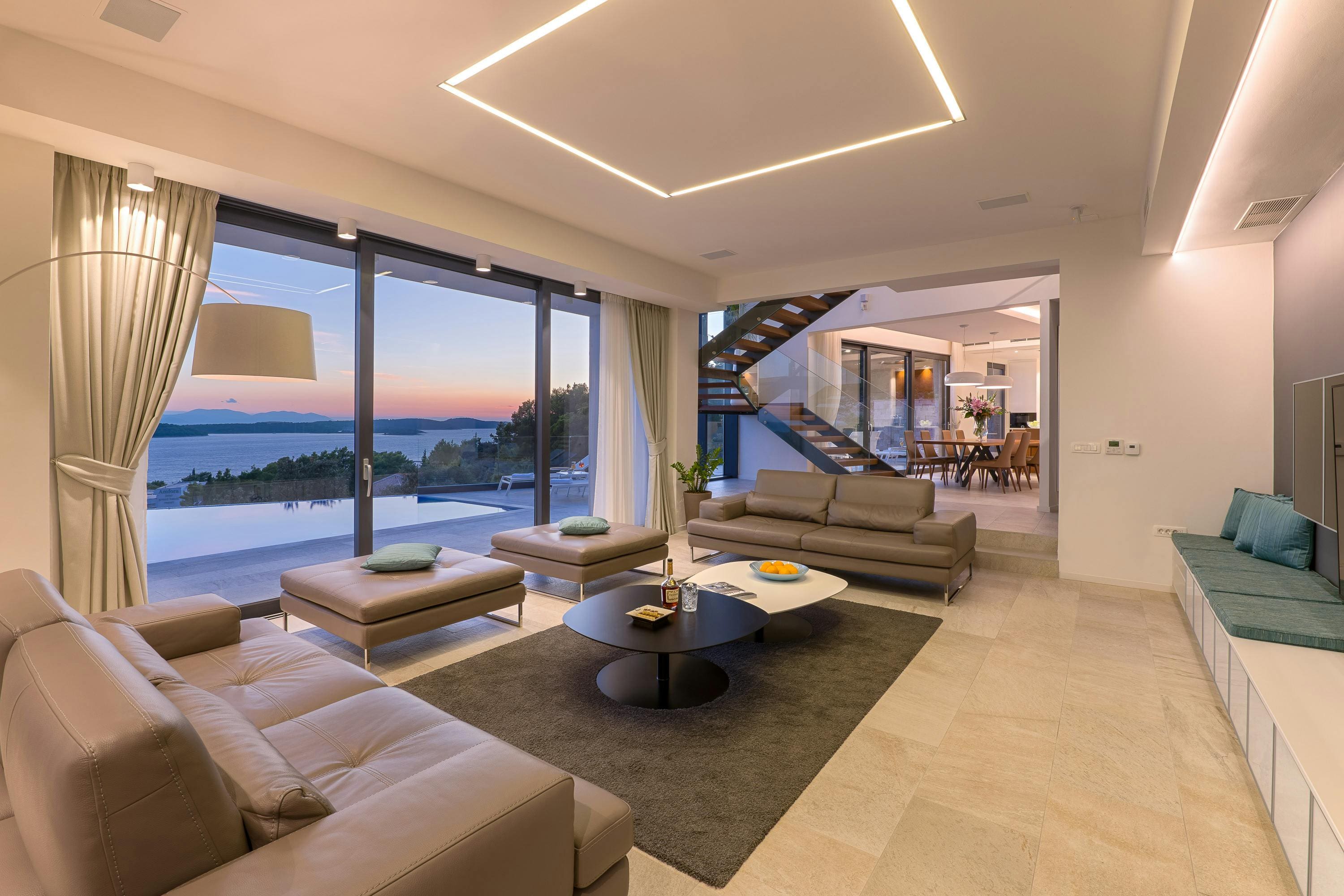 Kuća Borina Meje Split: Luxury 4-Bedroom Apartment with Seaview and Hot Tub, Split