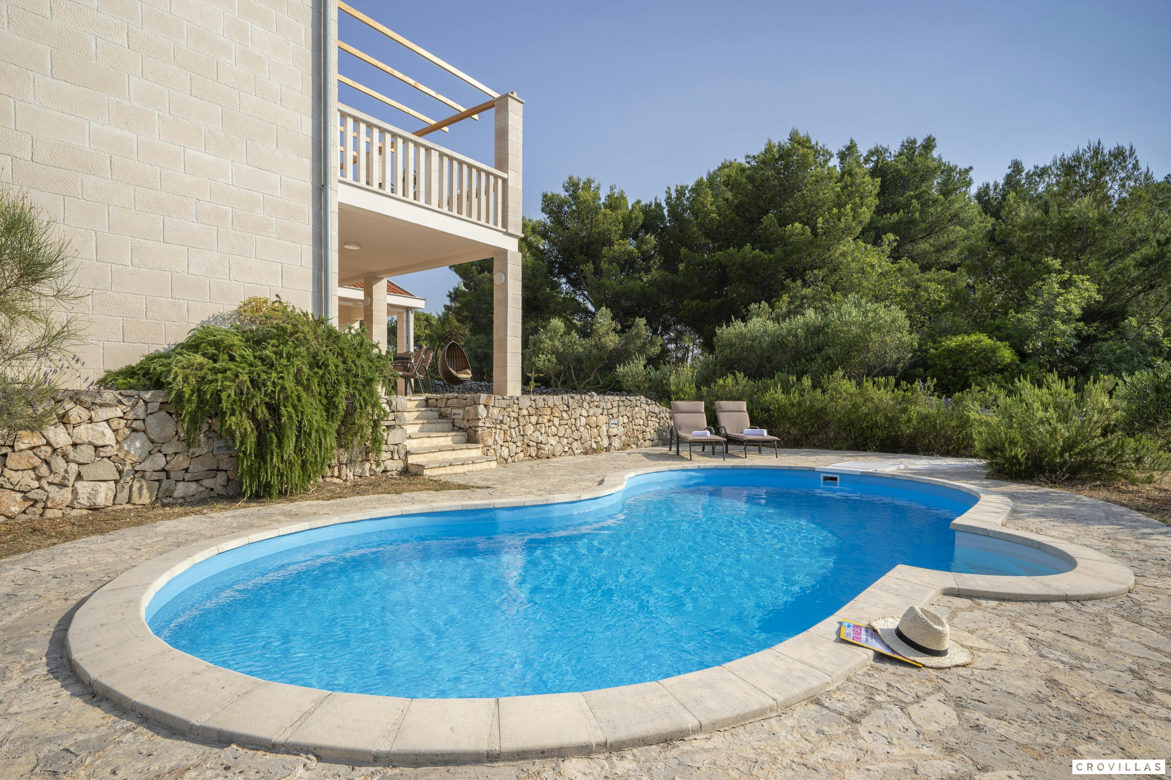 Kuća Lysias Sustipan Split: Luxury 4-Bedroom Apartment with Seaview and Pool, Split