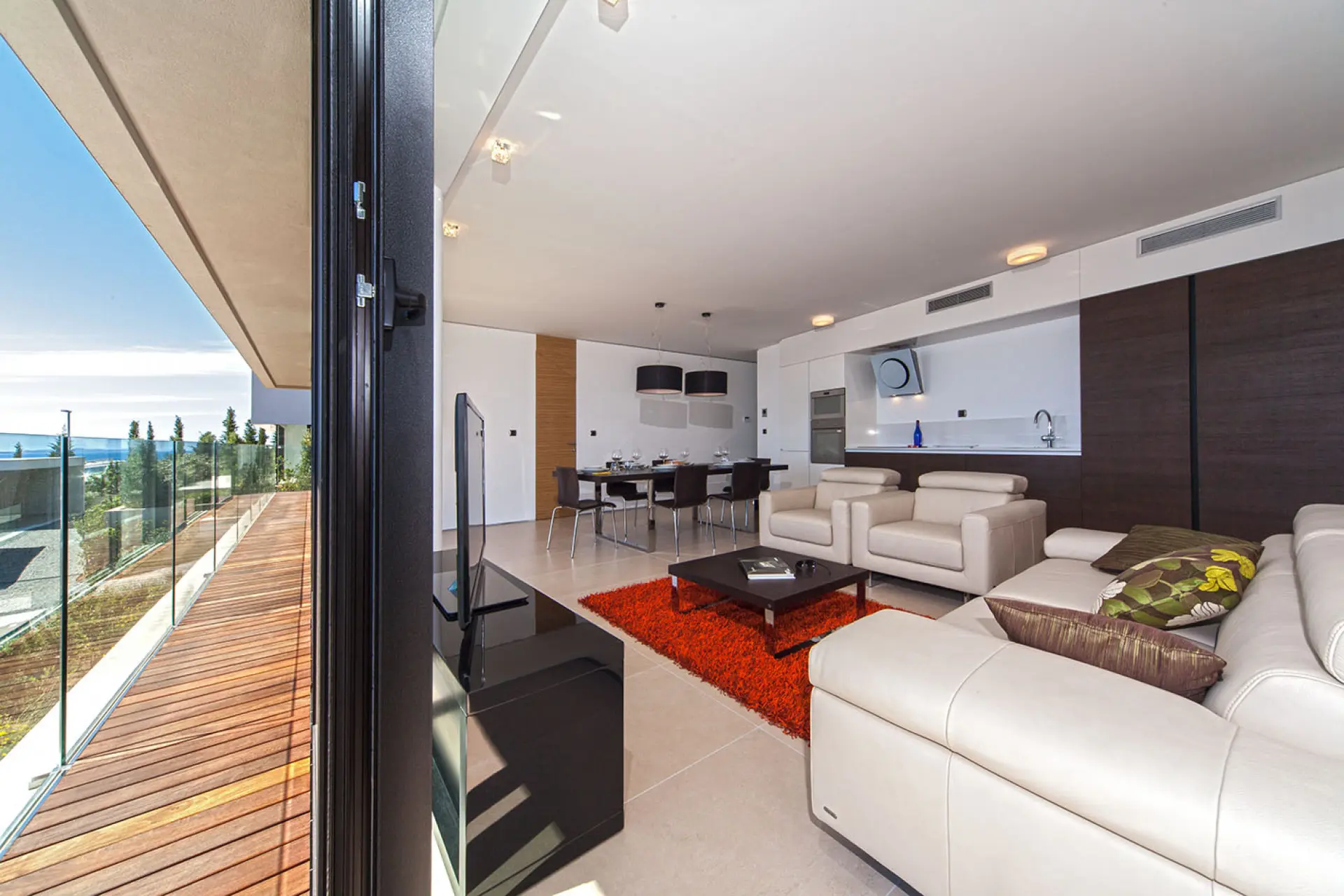 Kuća Okit Split: Charming 2-Bedroom Apartment Rental with Sea View and Pool, Split
