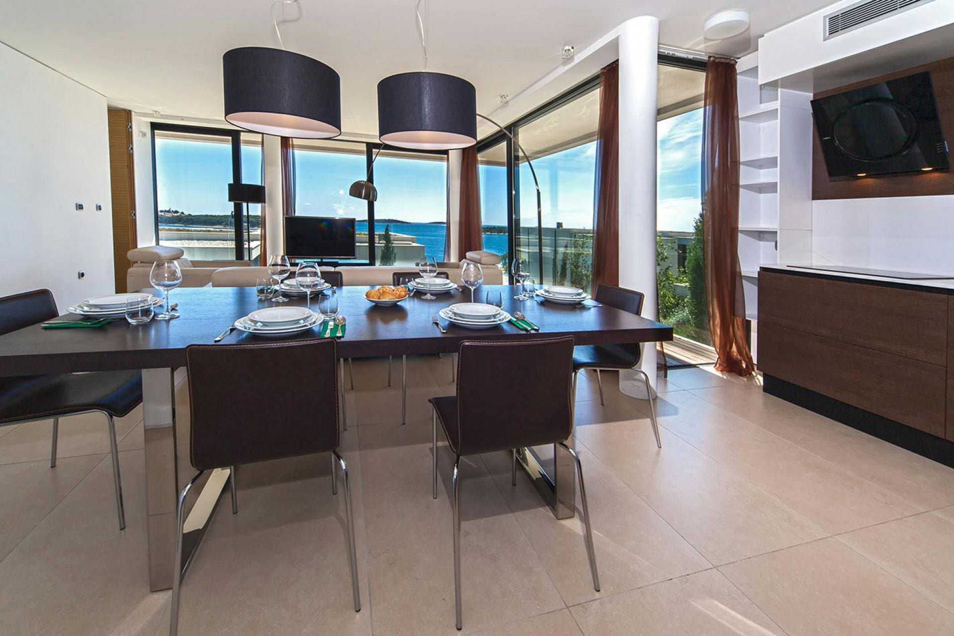 Kuća Prvić Šibenik: Charming 2-Bedroom Apartment with Sea Views and Pool, Šibenik