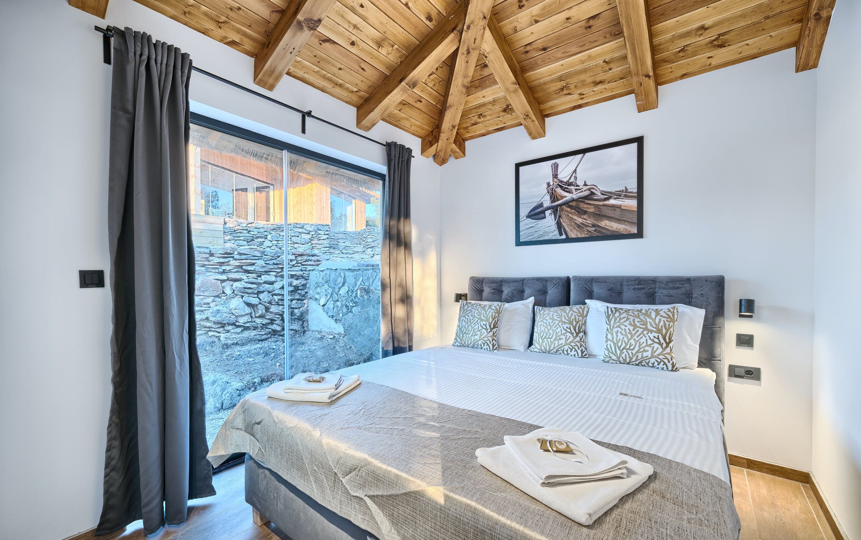 Kuća Vrulje Šibenik: Charming 2-Bedroom Cottage Rental with Pool and Tennis Court, Šibenik-Knin County