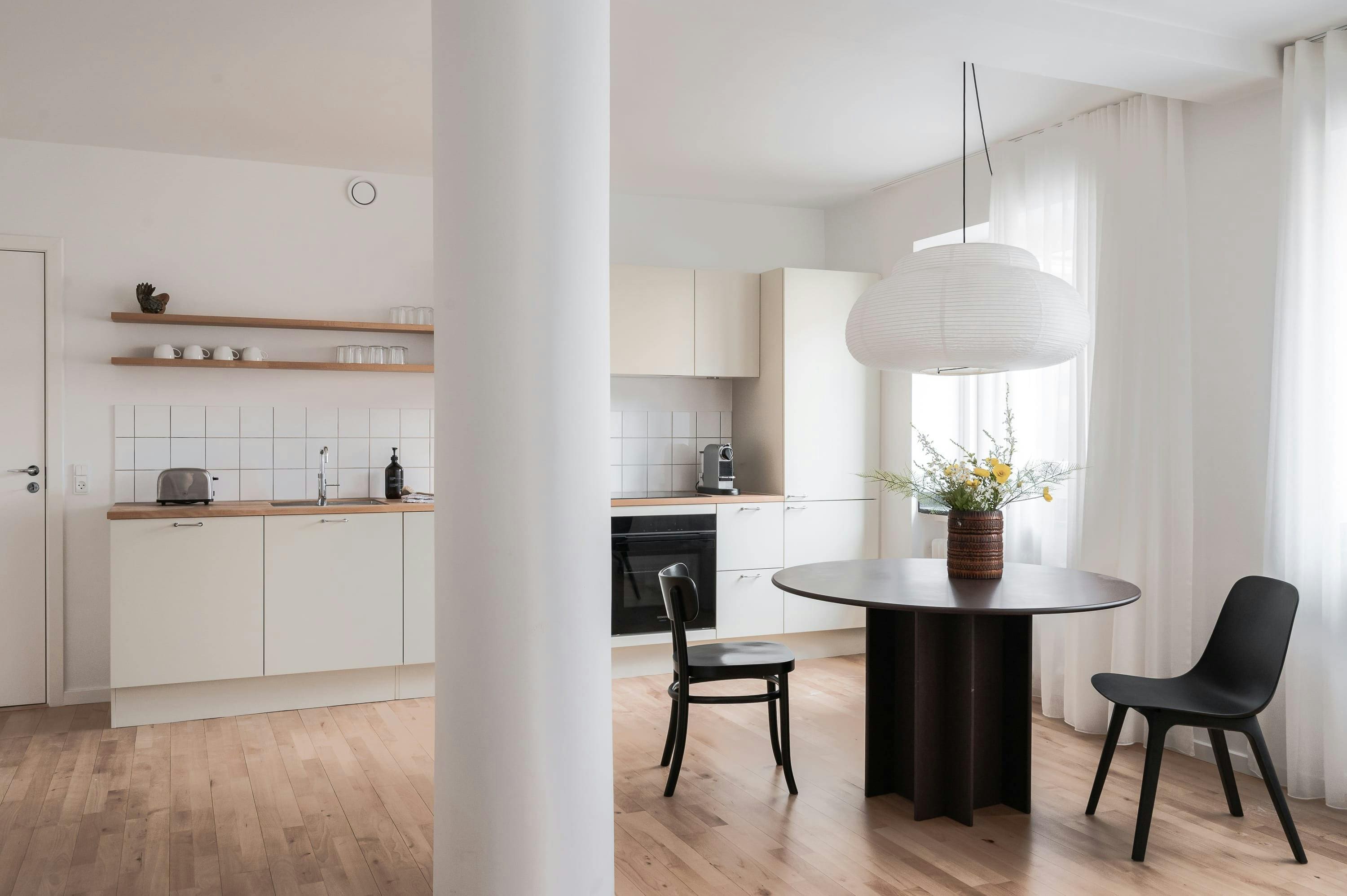 Lejlighed Dronninggården København: Charming 2-Bedroom Apartment Rental with Gym Access, Kongens Have Copenhagen